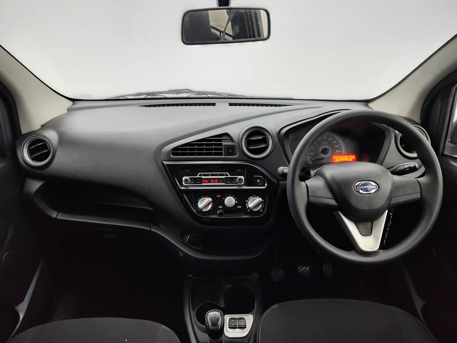 Used 2018 Datsun Redi-GO T (O) Petrol Manual interior DASHBOARD VIEW