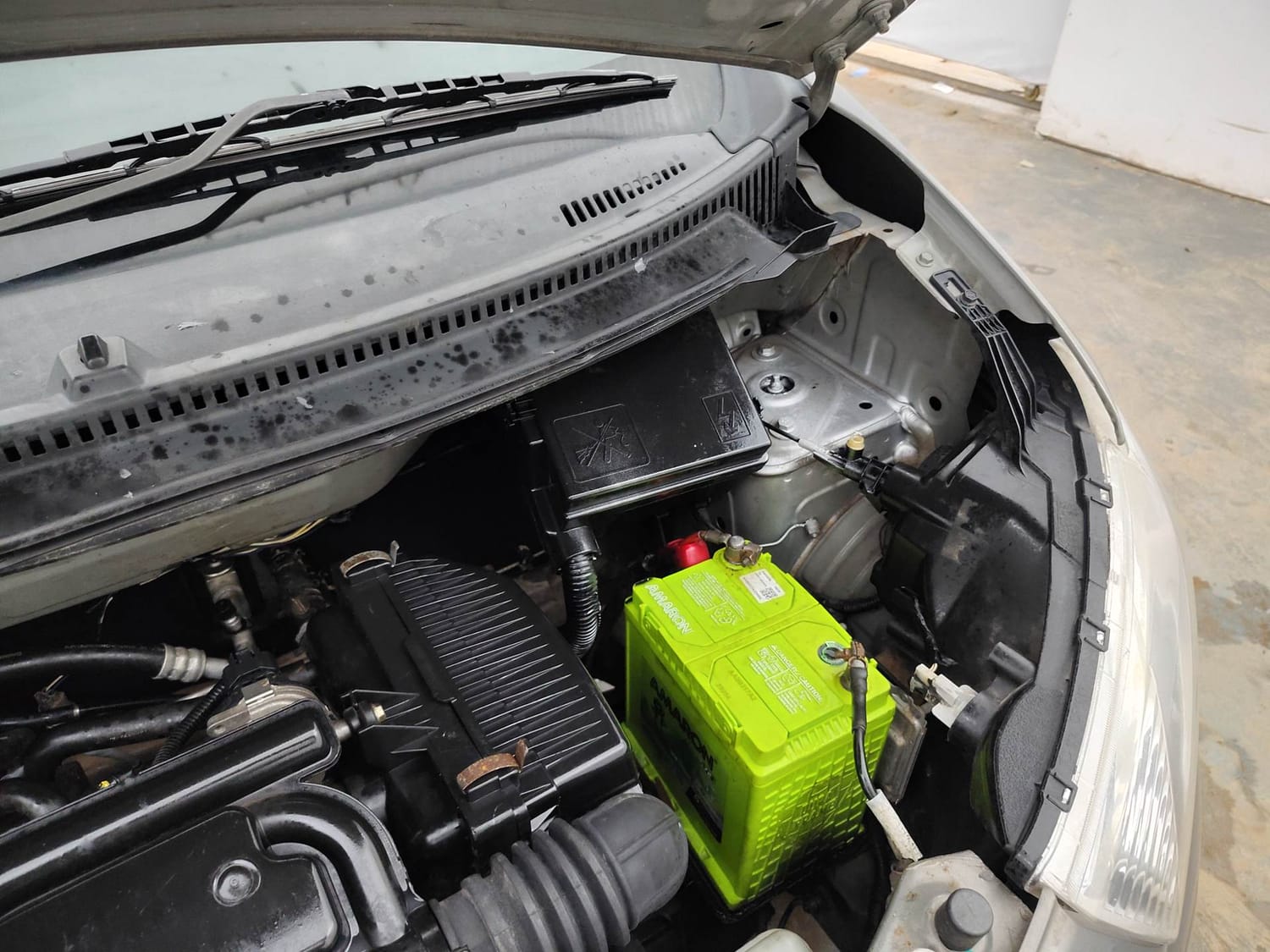 Used 2018 Datsun Redi-GO T (O) Petrol Manual engine ENGINE LEFT SIDE HINGE & APRON VIEW