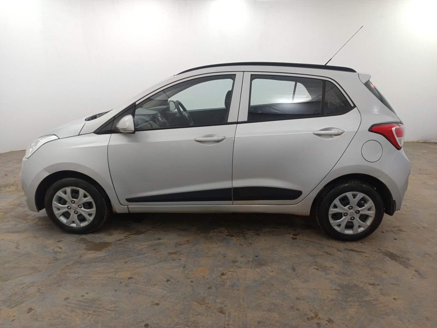 Used 2016 Hyundai Grand i10 Sportz 1.2 Kappa VTVT Petrol Manual exterior LEFT SIDE VIEW
