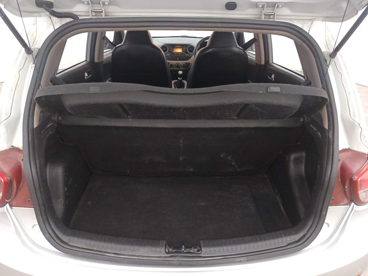 Used 2016 Hyundai Grand i10 Sportz 1.2 Kappa VTVT Petrol Manual interior DICKY INSIDE VIEW