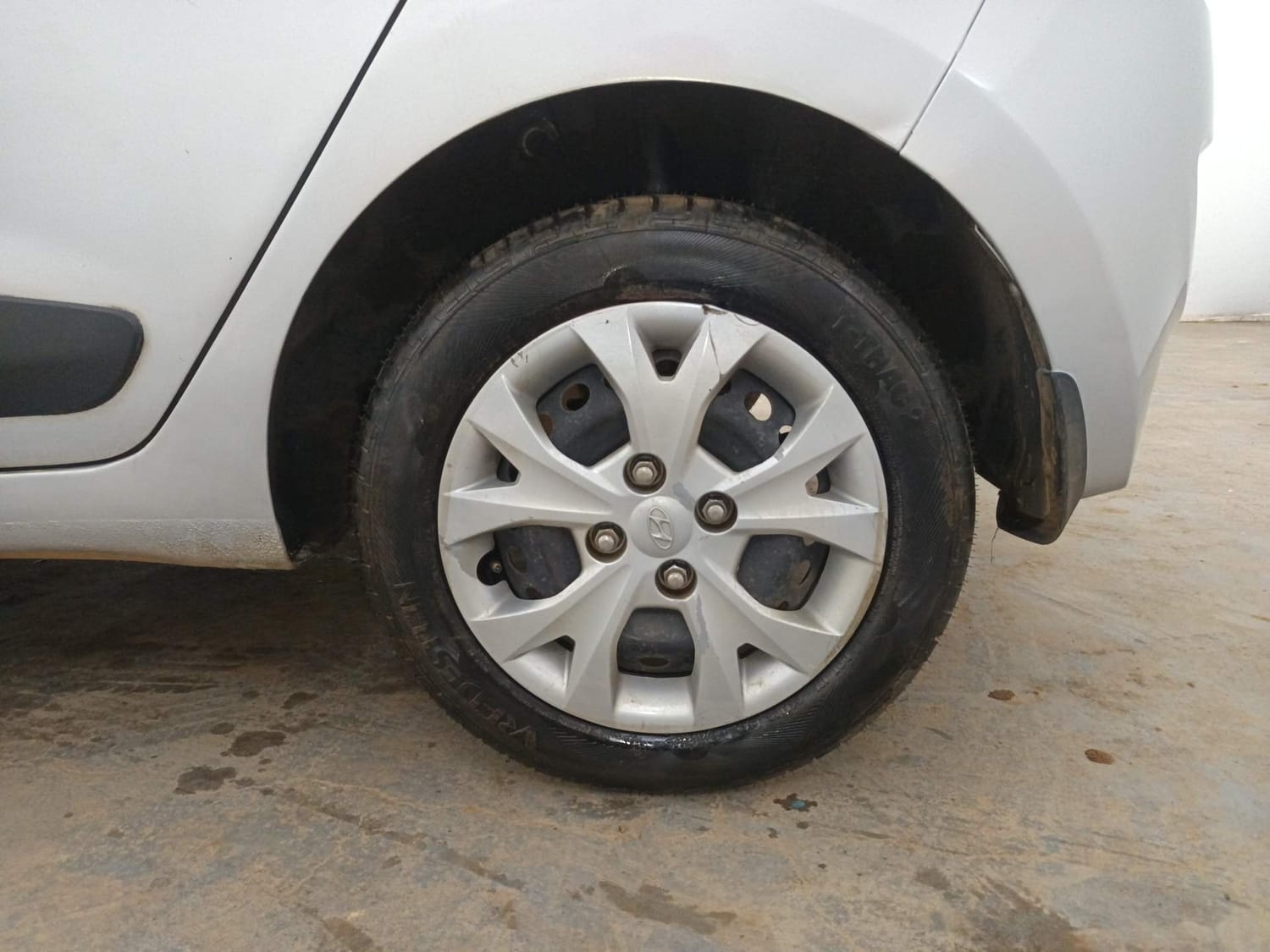 Used 2016 Hyundai Grand i10 Sportz 1.2 Kappa VTVT Petrol Manual tyres LEFT REAR TYRE RIM VIEW