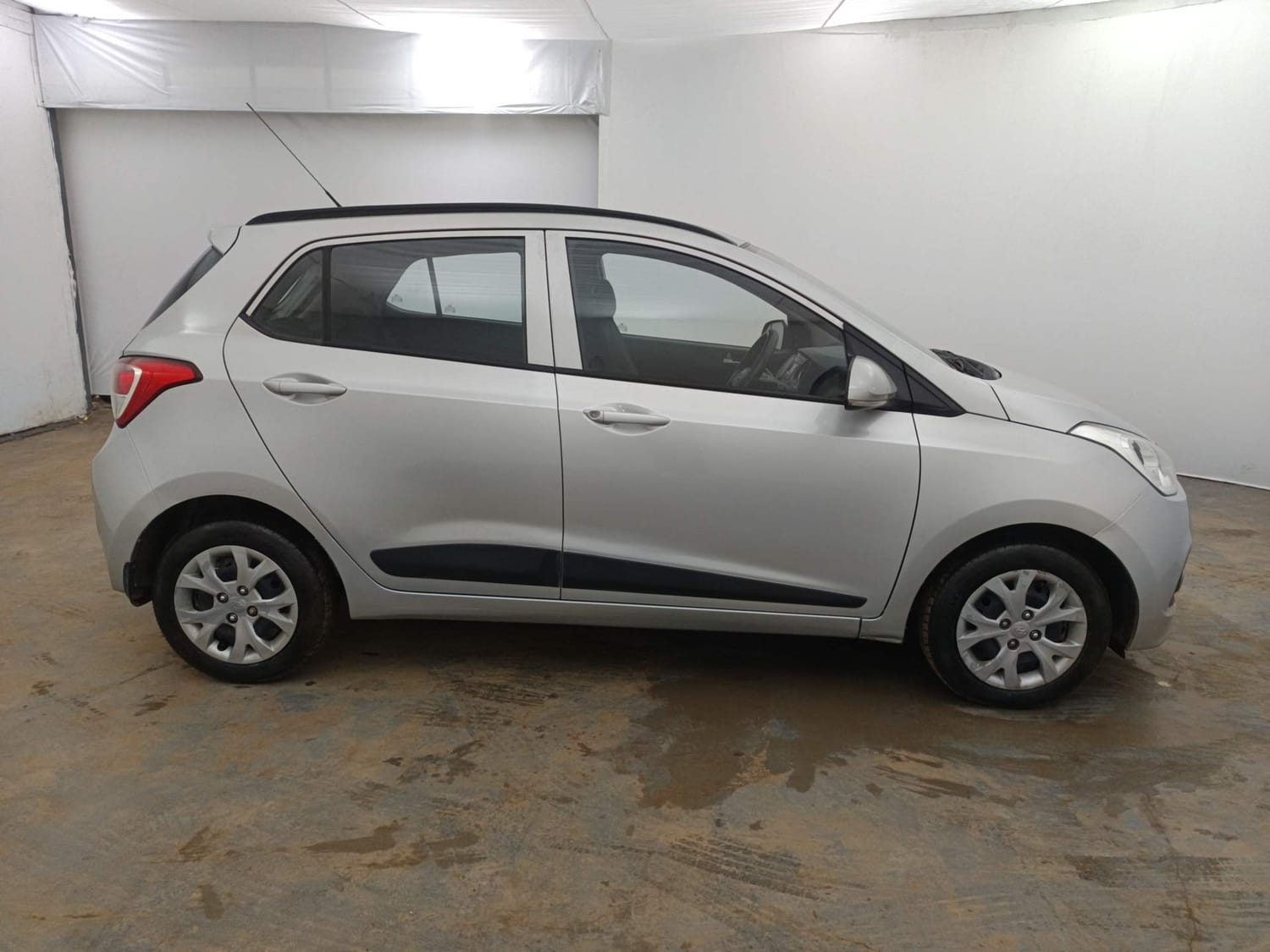 Used 2016 Hyundai Grand i10 Sportz 1.2 Kappa VTVT Petrol Manual exterior RIGHT SIDE VIEW