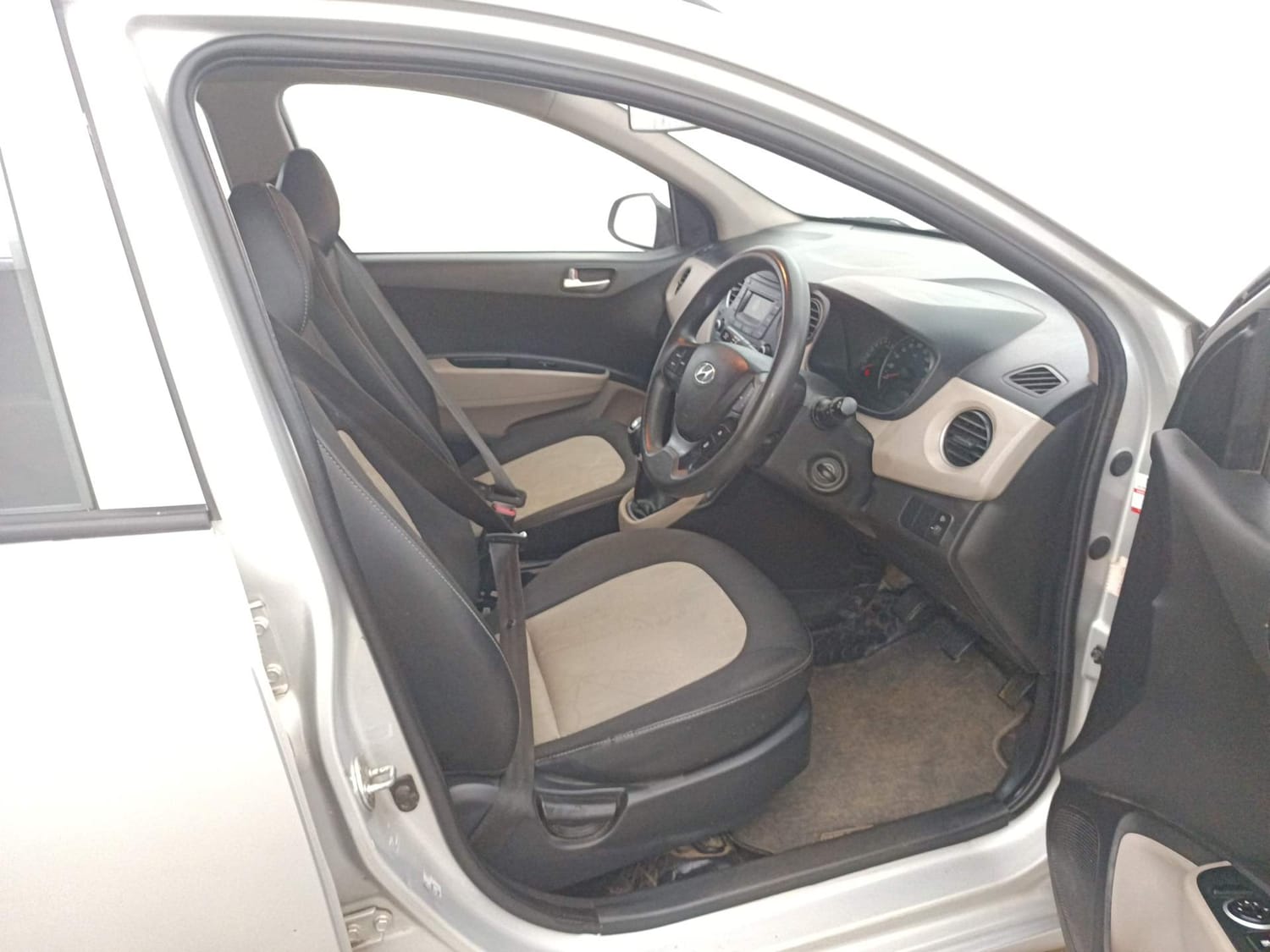 Used 2016 Hyundai Grand i10 Sportz 1.2 Kappa VTVT Petrol Manual interior RIGHT SIDE FRONT DOOR CABIN VIEW