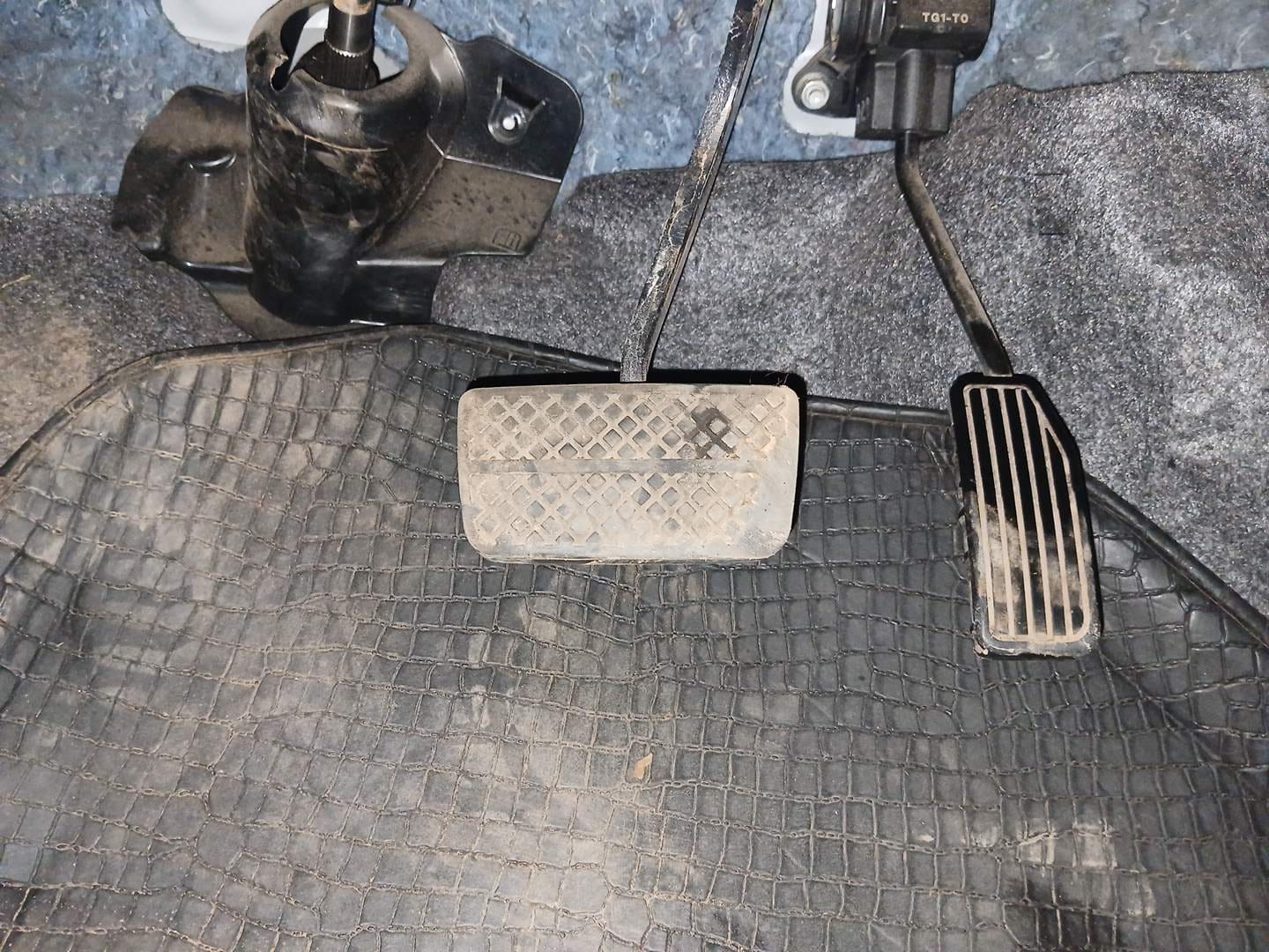 Used 2017 Honda Brio VX AT Petrol Automatic interior PEDALS VIEW
