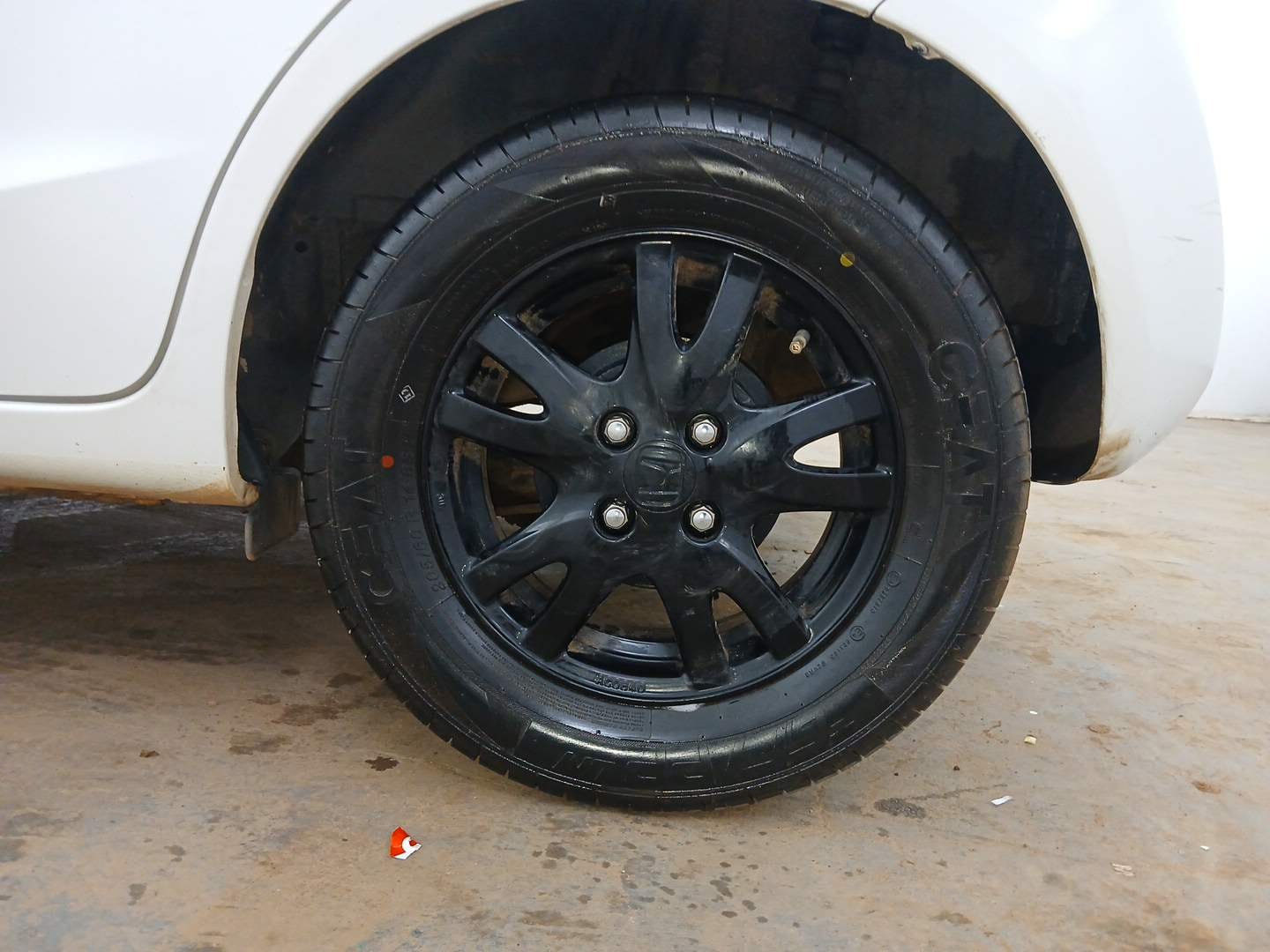 Used 2017 Honda Brio VX AT Petrol Automatic tyres LEFT REAR TYRE RIM VIEW