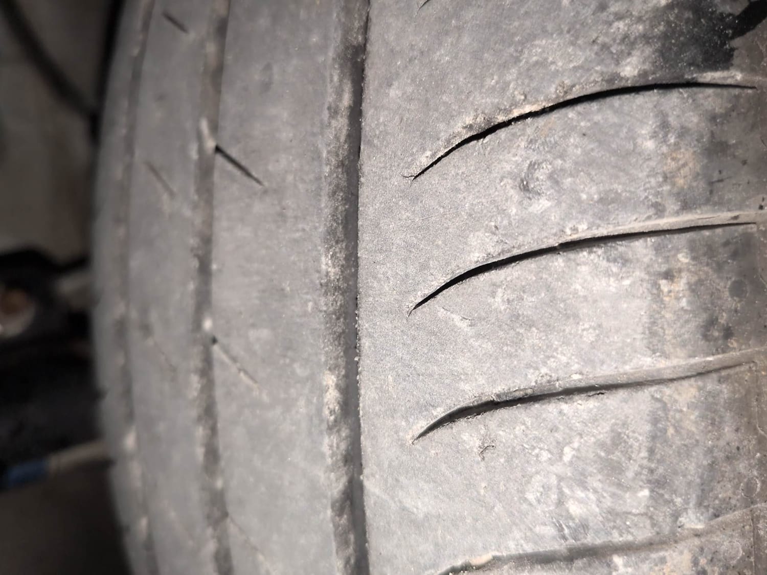 Used 2025 Maruti Suzuki Dzire ZXi AMT Petrol Automatic tyres RIGHT FRONT TYRE TREAD VIEW