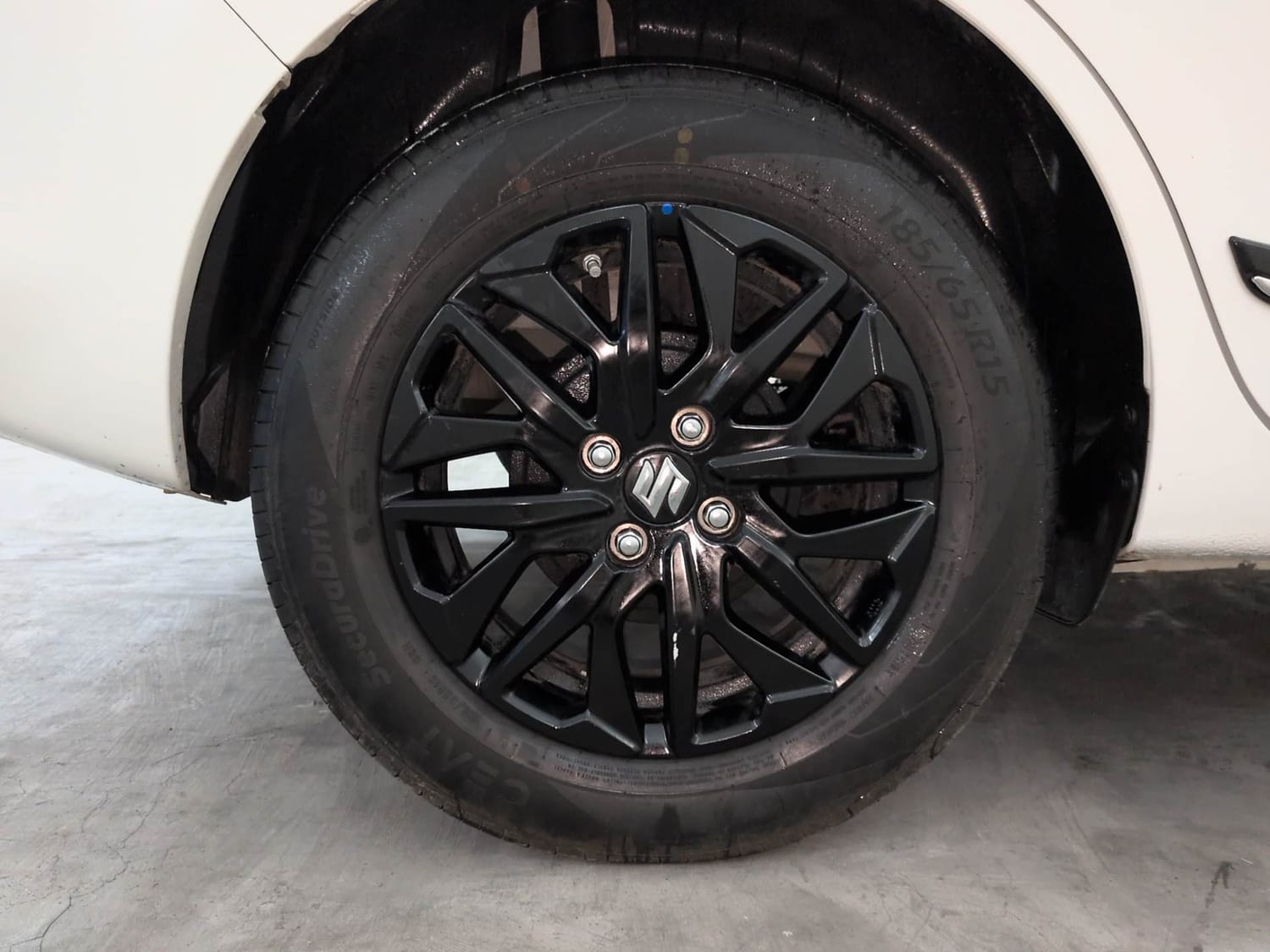 Used 2025 Maruti Suzuki Dzire ZXi AMT Petrol Automatic tyres RIGHT REAR TYRE RIM VIEW
