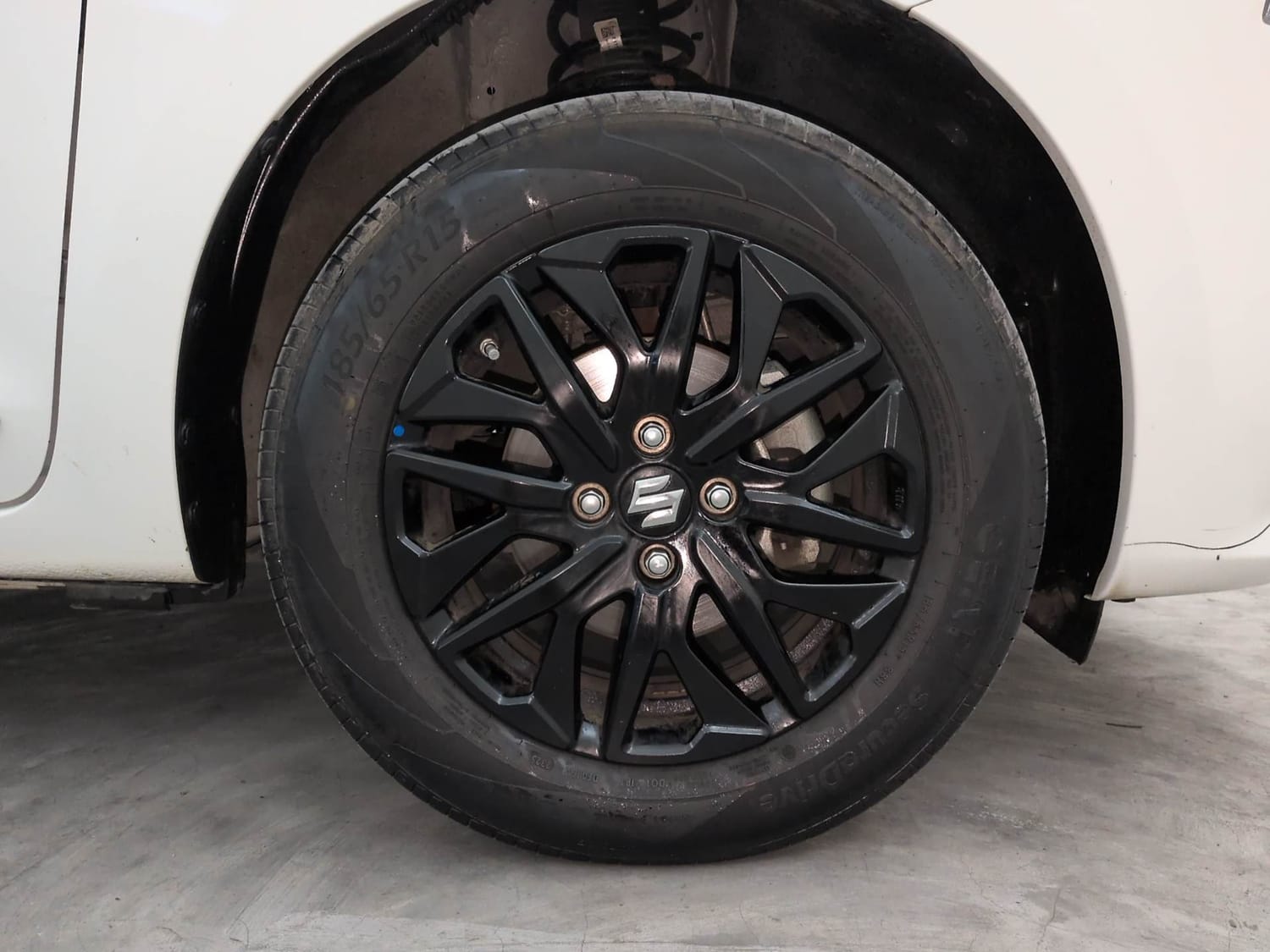 Used 2025 Maruti Suzuki Dzire ZXi AMT Petrol Automatic tyres RIGHT FRONT TYRE RIM VIEW