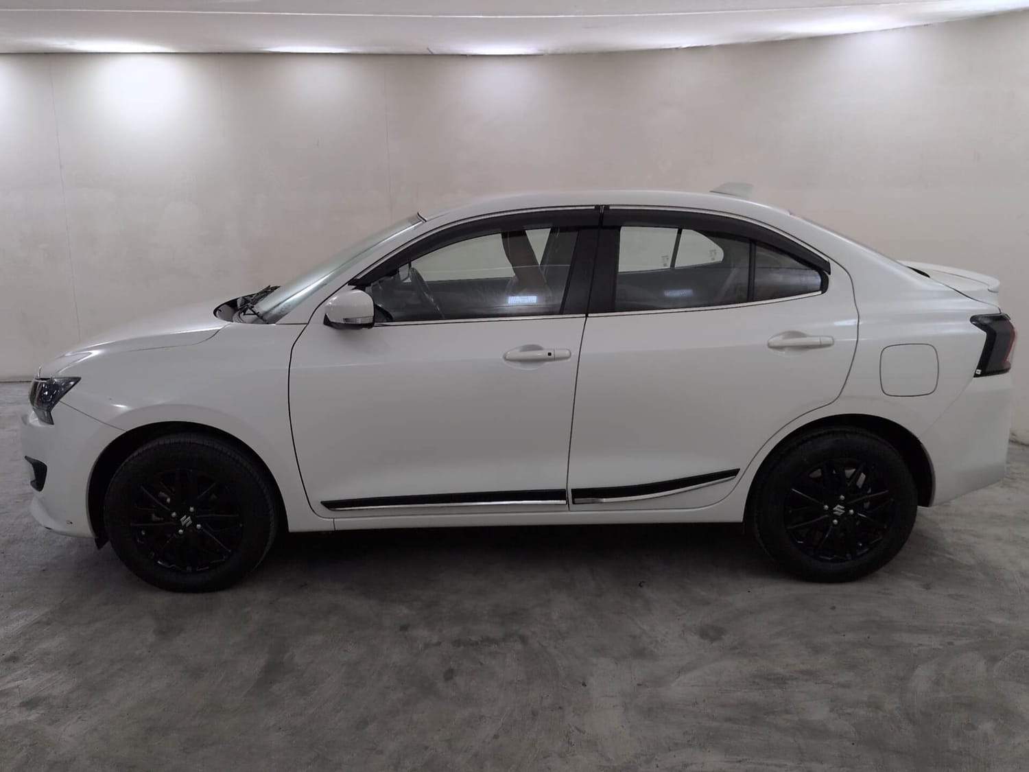 Used 2025 Maruti Suzuki Dzire ZXi AMT Petrol Automatic exterior LEFT SIDE VIEW
