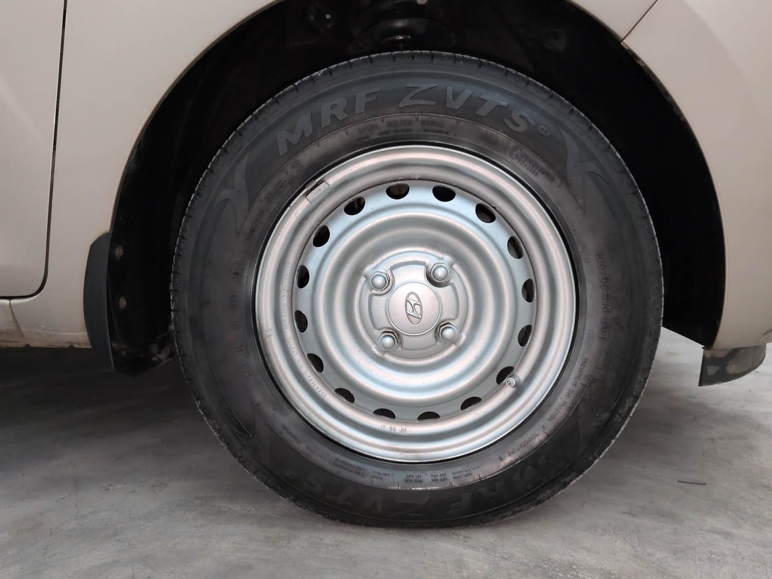 Used 2021 Hyundai Santro Era Executive Petrol Manual tyres RIGHT FRONT TYRE RIM VIEW