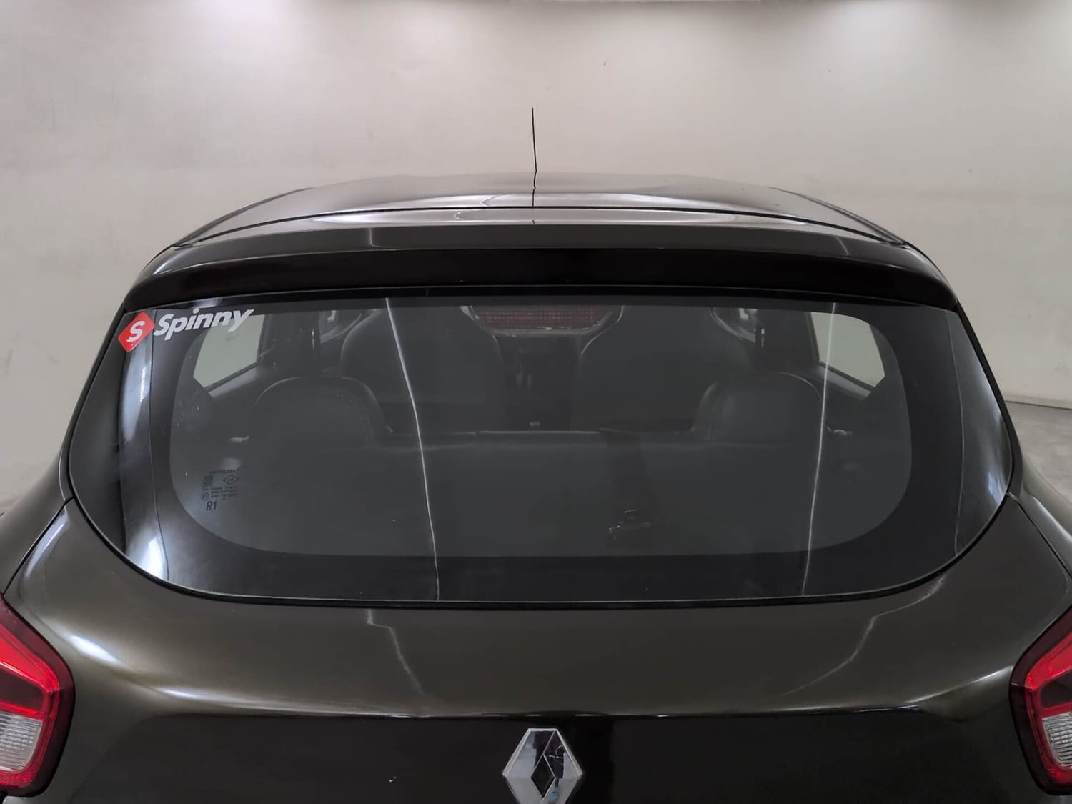 Used 2016 Renault Kwid RXT Petrol Manual exterior BACK WINDSHIELD VIEW