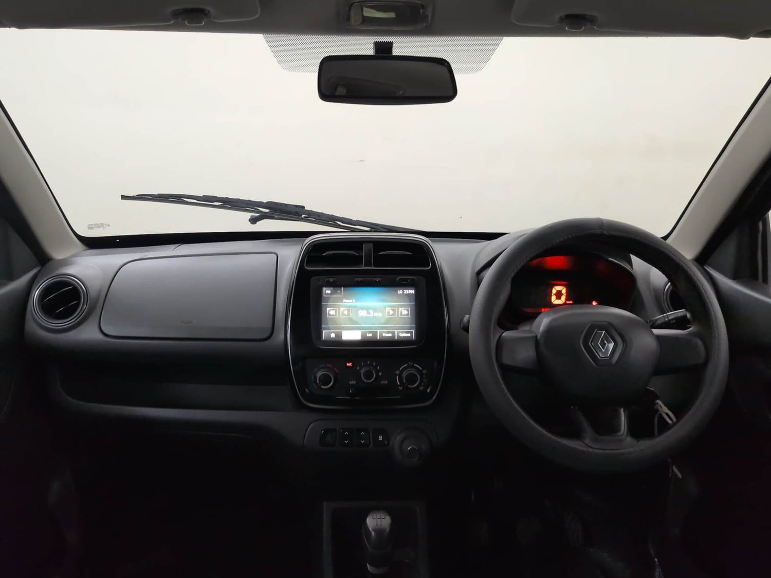 Used 2016 Renault Kwid RXT Petrol Manual interior DASHBOARD VIEW