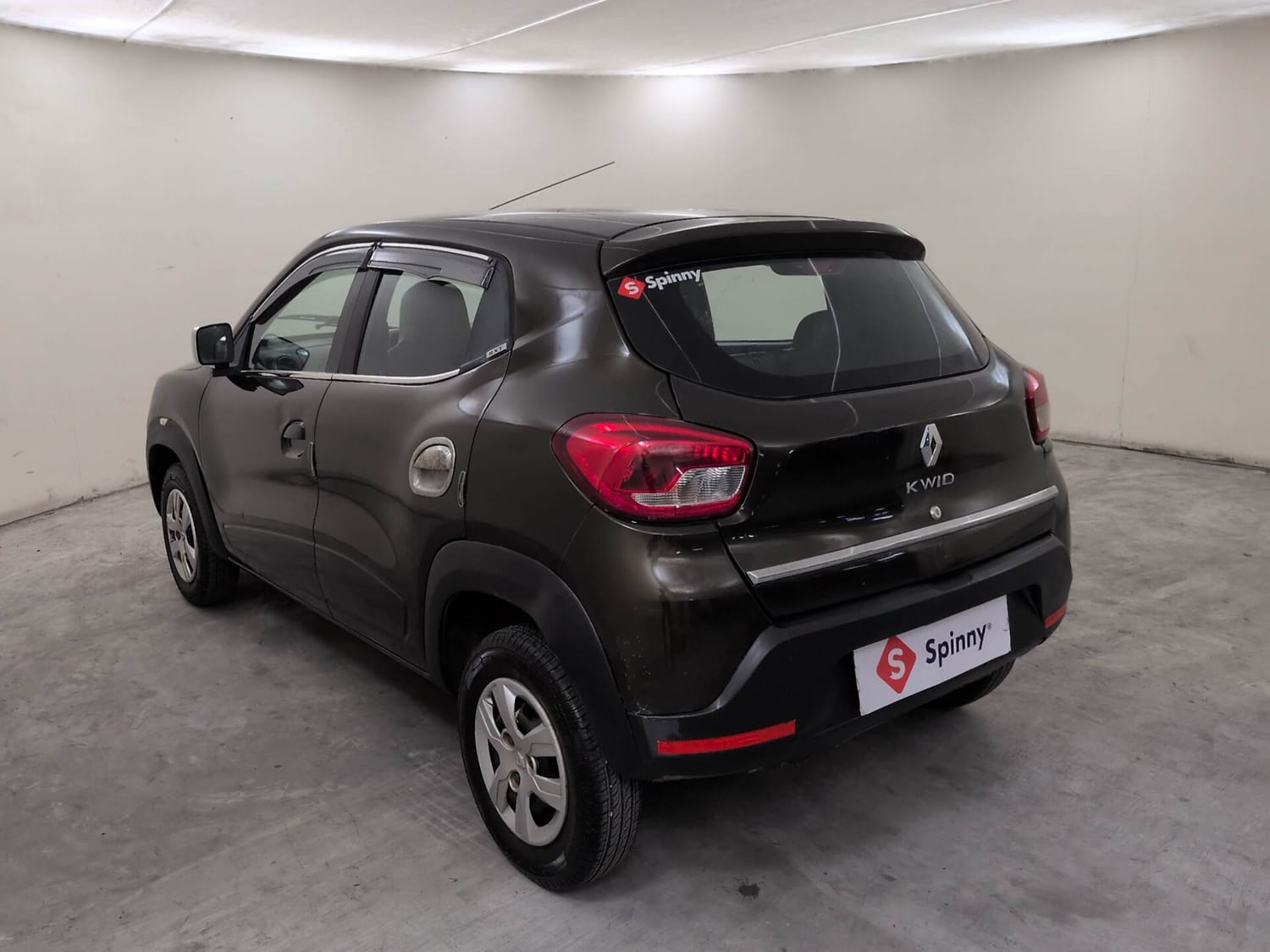 Used 2016 Renault Kwid RXT Petrol Manual exterior LEFT REAR CORNER VIEW