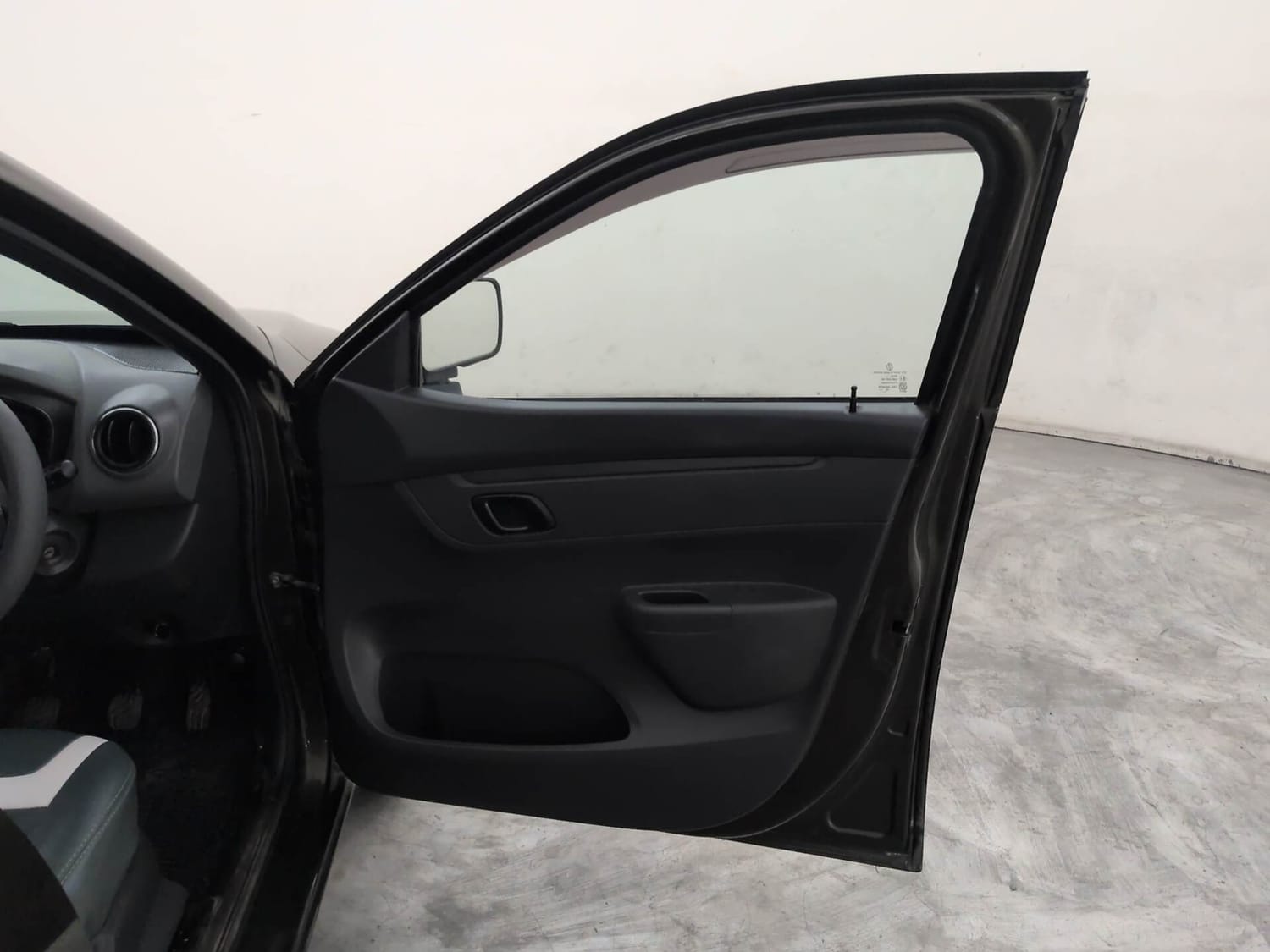 Used 2016 Renault Kwid RXT Petrol Manual interior RIGHT FRONT DOOR OPEN VIEW
