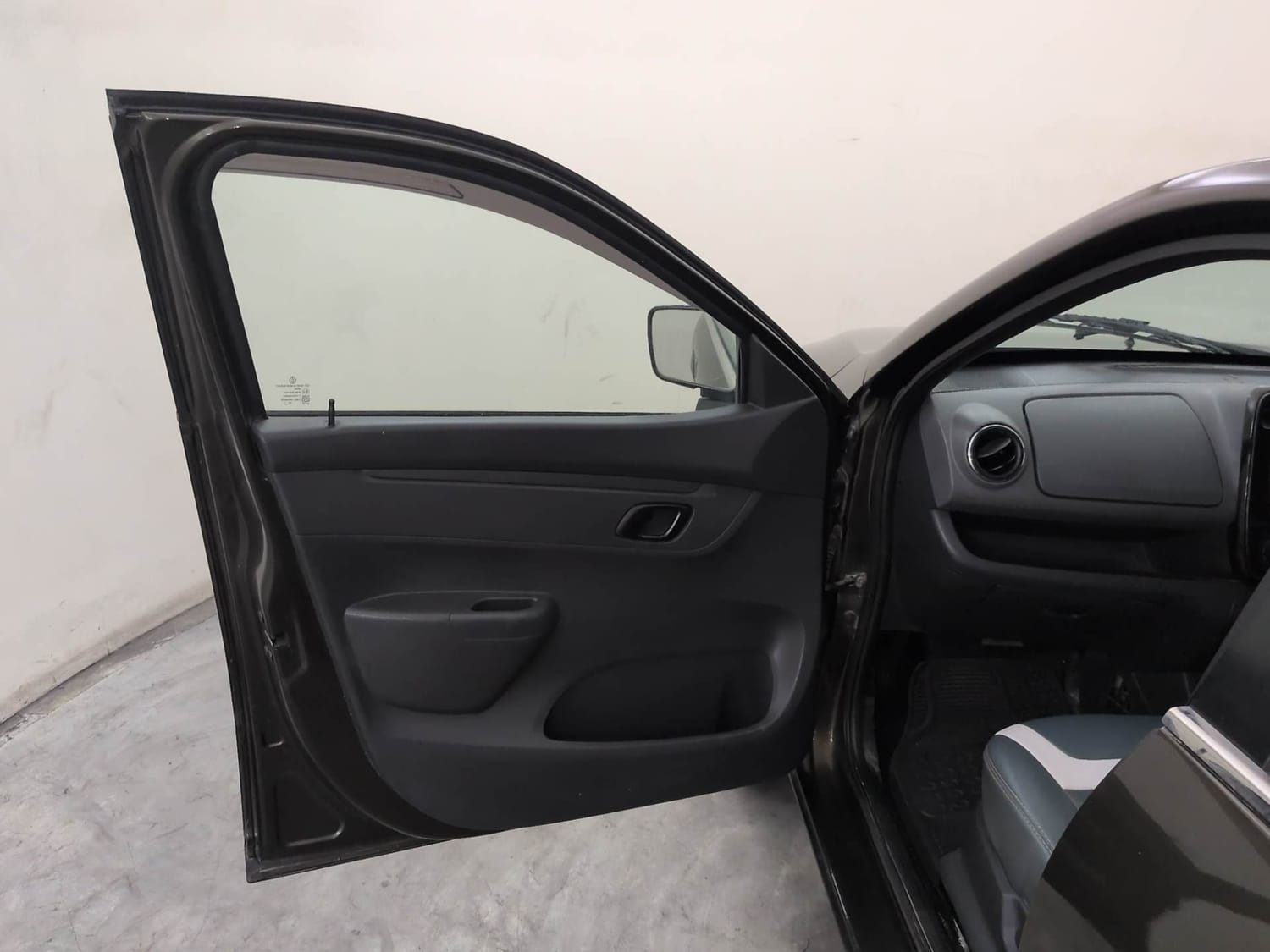 Used 2016 Renault Kwid RXT Petrol Manual interior LEFT FRONT DOOR OPEN VIEW
