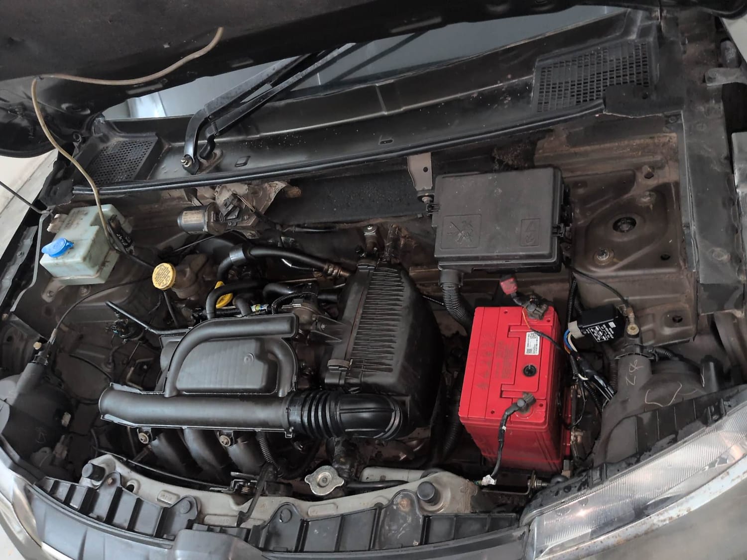 Used 2016 Renault Kwid RXT Petrol Manual engine ENGINE LEFT SIDE VIEW