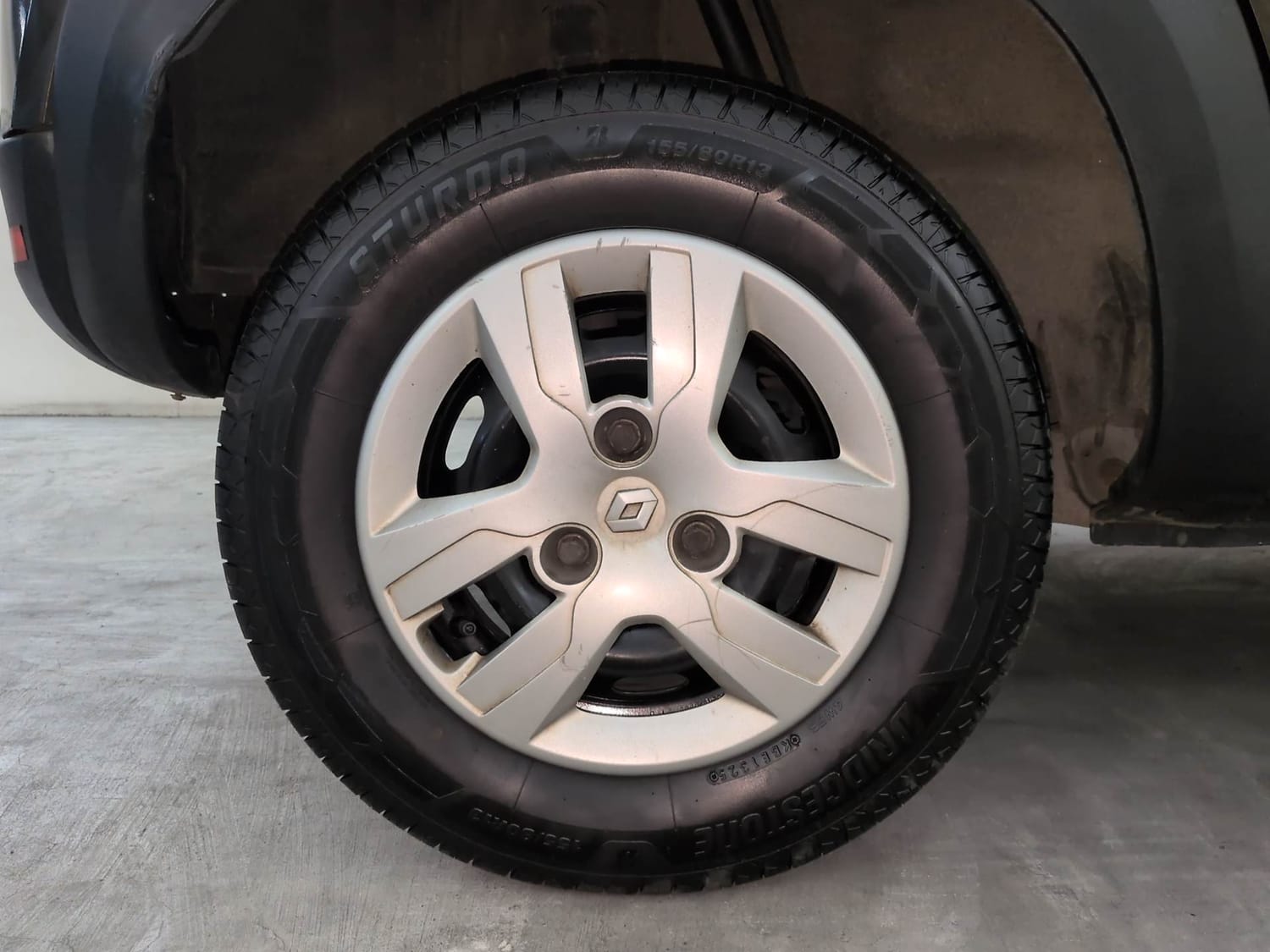 Used 2016 Renault Kwid RXT Petrol Manual tyres RIGHT REAR TYRE RIM VIEW