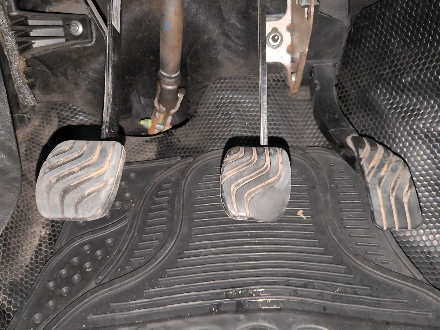 Used 2016 Renault Kwid RXT Petrol Manual interior PEDALS VIEW