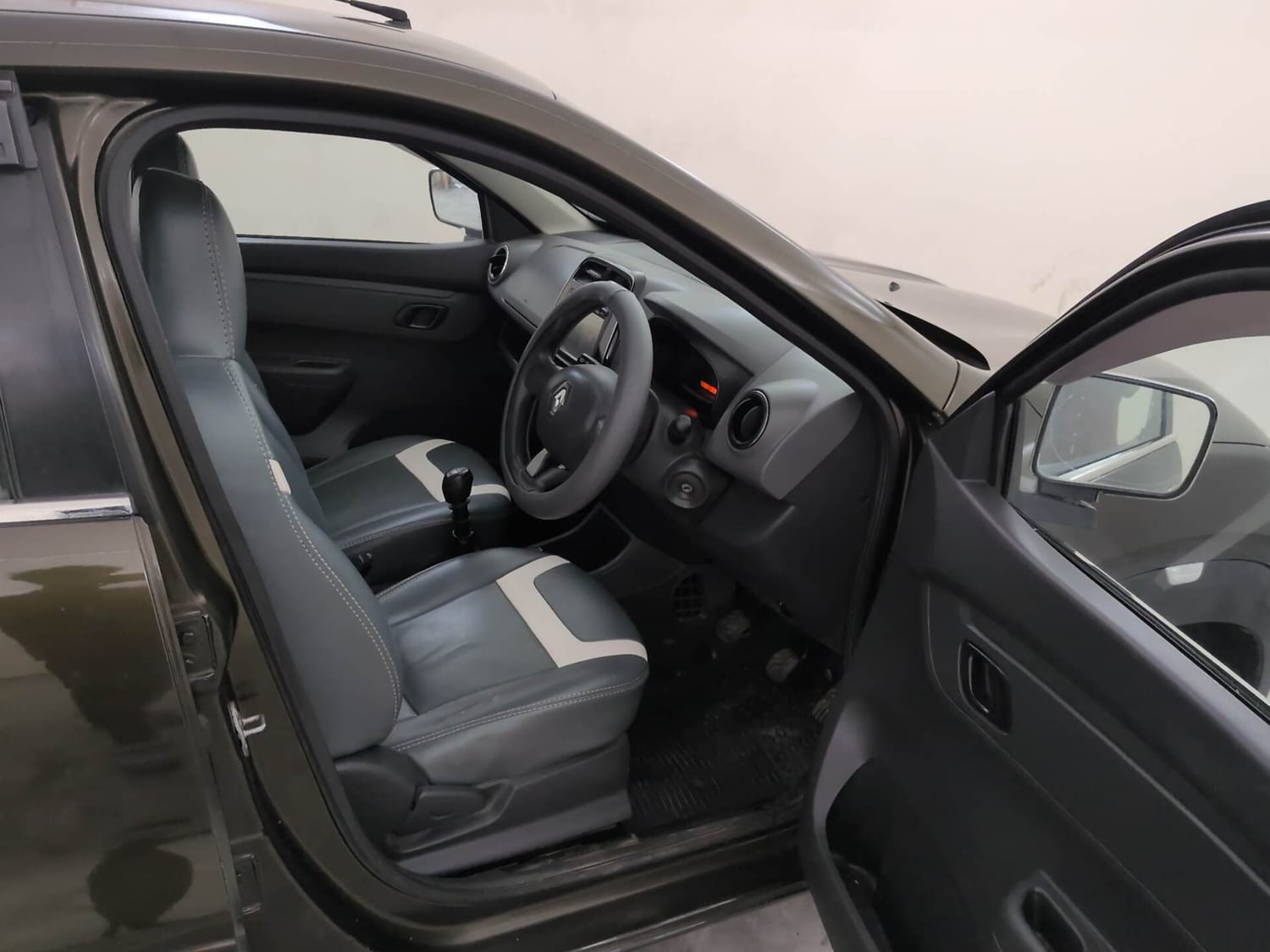 Used 2016 Renault Kwid RXT Petrol Manual interior RIGHT SIDE FRONT DOOR CABIN VIEW