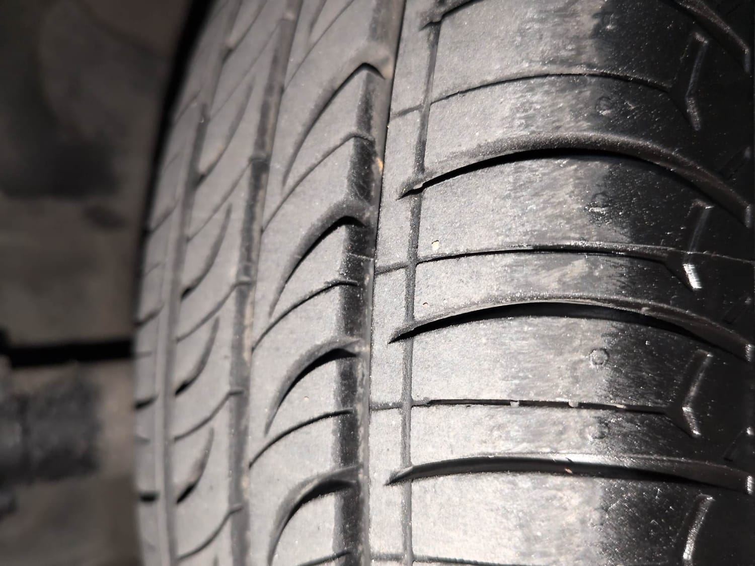 Used 2016 Renault Kwid RXT Petrol Manual tyres LEFT FRONT TYRE TREAD VIEW