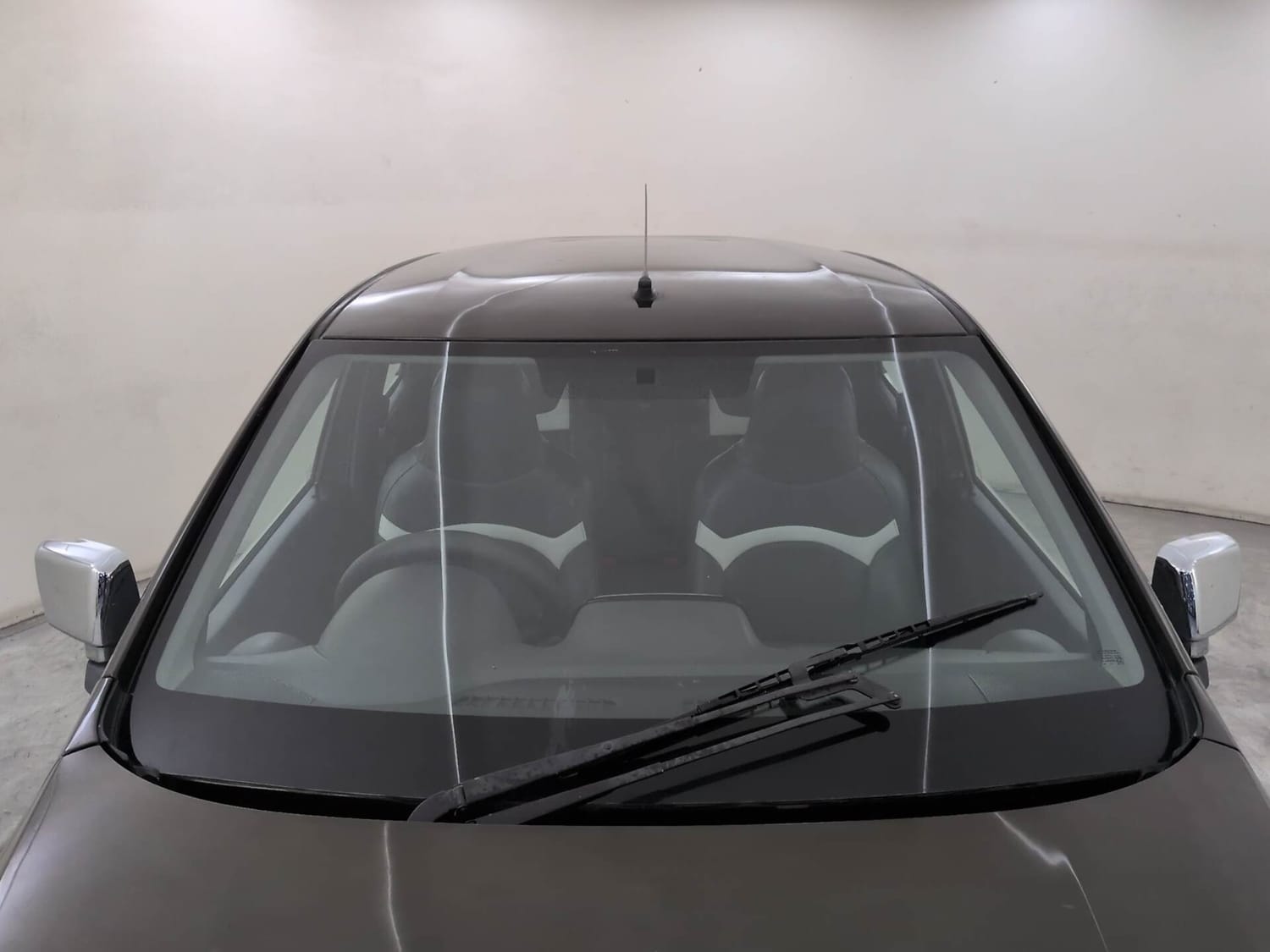 Used 2016 Renault Kwid RXT Petrol Manual exterior FRONT WINDSHIELD VIEW
