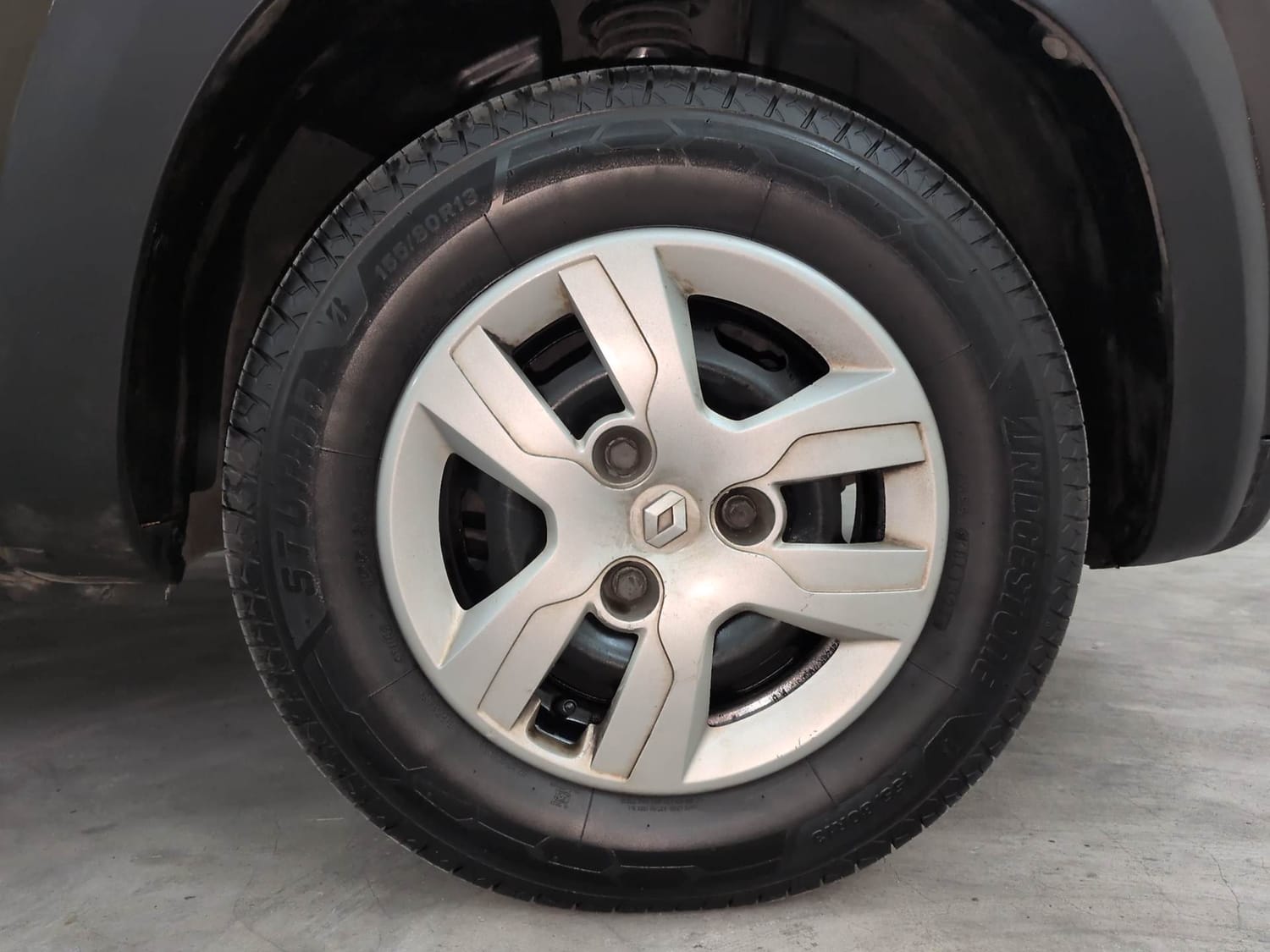 Used 2016 Renault Kwid RXT Petrol Manual tyres RIGHT FRONT TYRE RIM VIEW