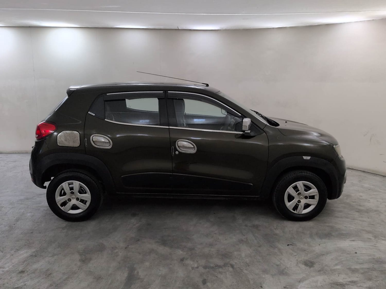 Used 2016 Renault Kwid RXT Petrol Manual exterior RIGHT SIDE VIEW
