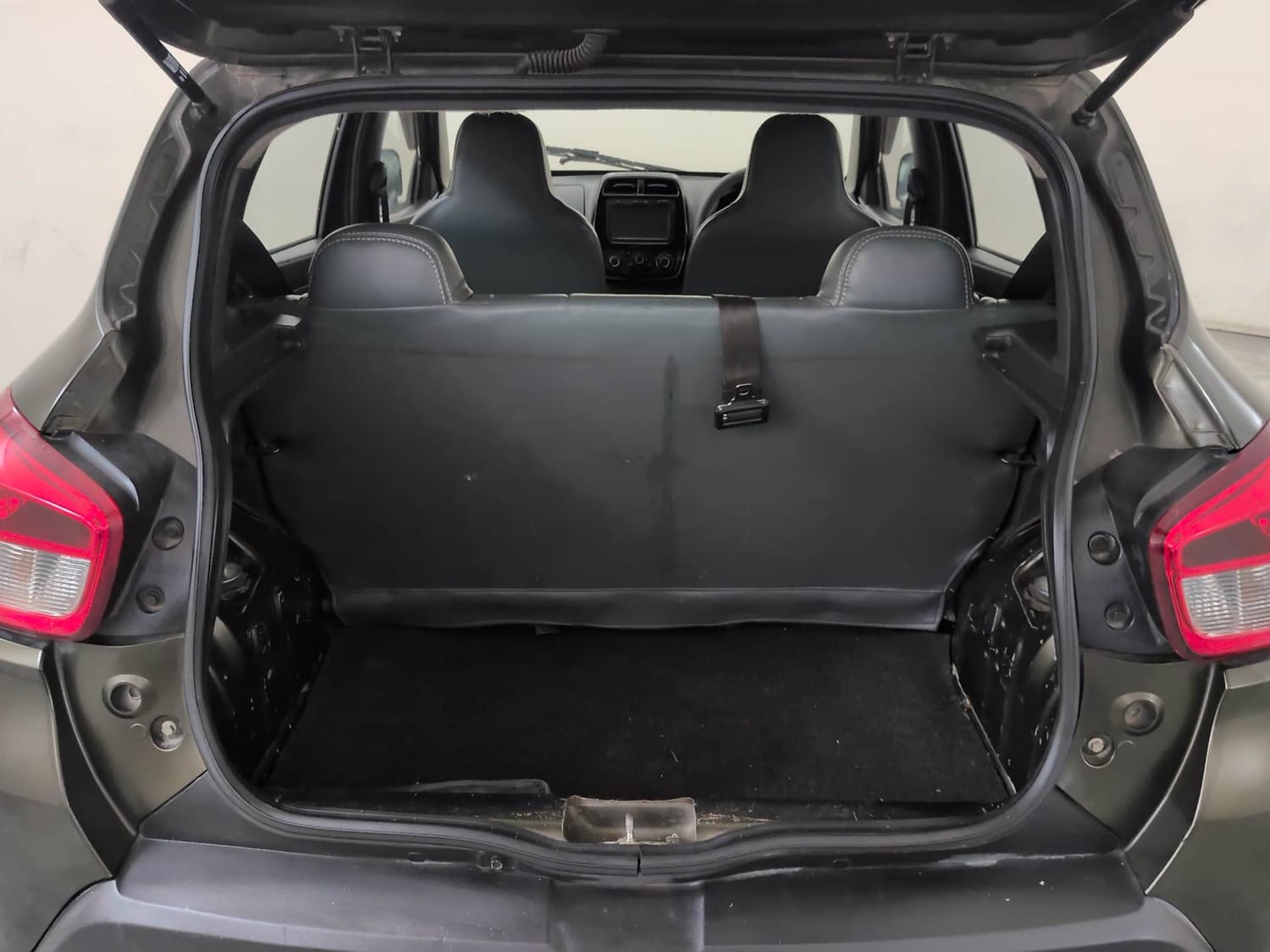 Used 2016 Renault Kwid RXT Petrol Manual interior DICKY INSIDE VIEW