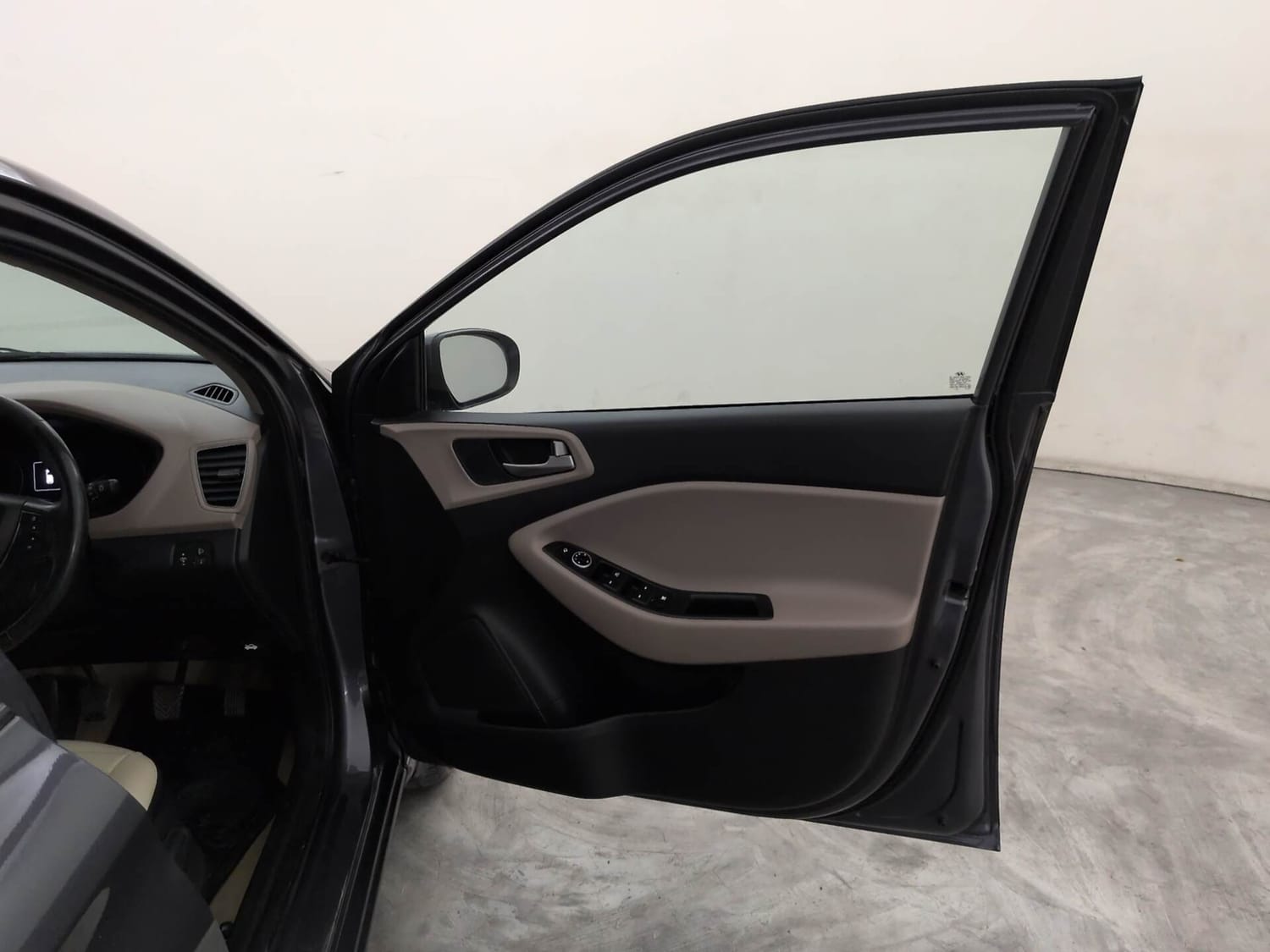 Used 2015 Hyundai Elite i20 Asta 1.2 (O) Petrol Manual interior RIGHT FRONT DOOR OPEN VIEW