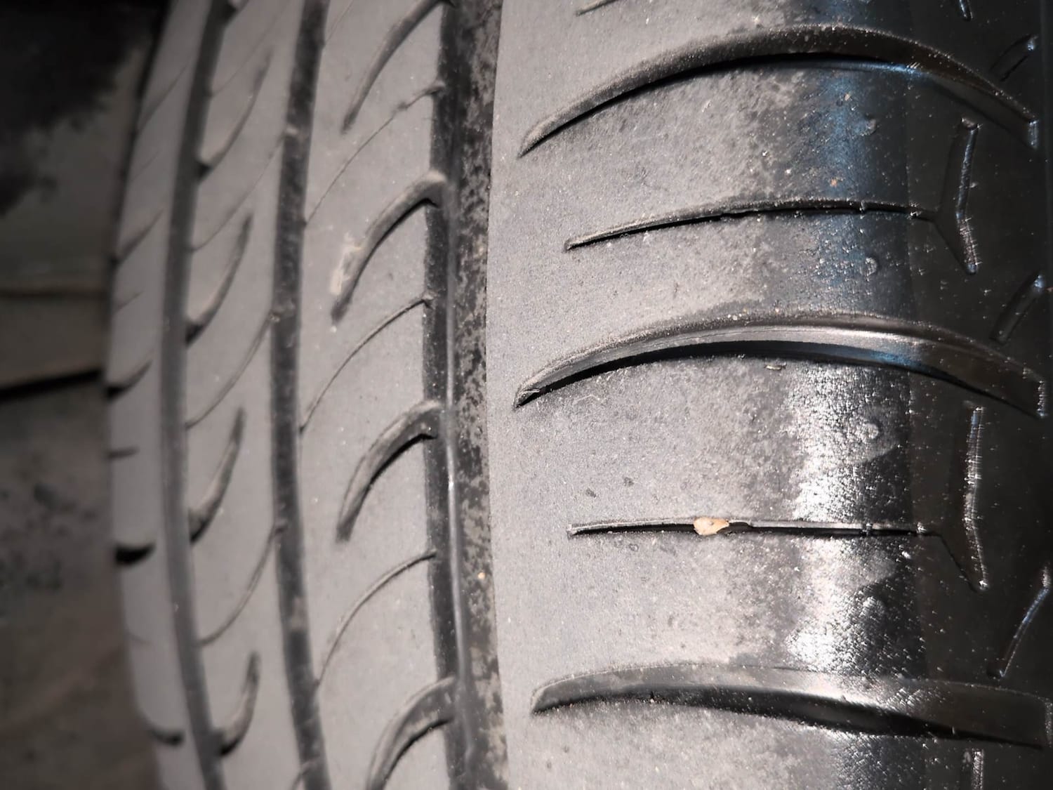 Used 2015 Hyundai Elite i20 Asta 1.2 (O) Petrol Manual tyres LEFT REAR TYRE TREAD VIEW