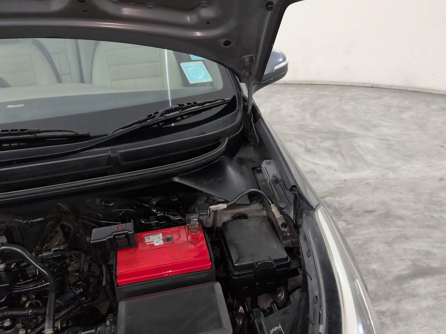 Used 2015 Hyundai Elite i20 Asta 1.2 (O) Petrol Manual engine ENGINE LEFT SIDE HINGE & APRON VIEW