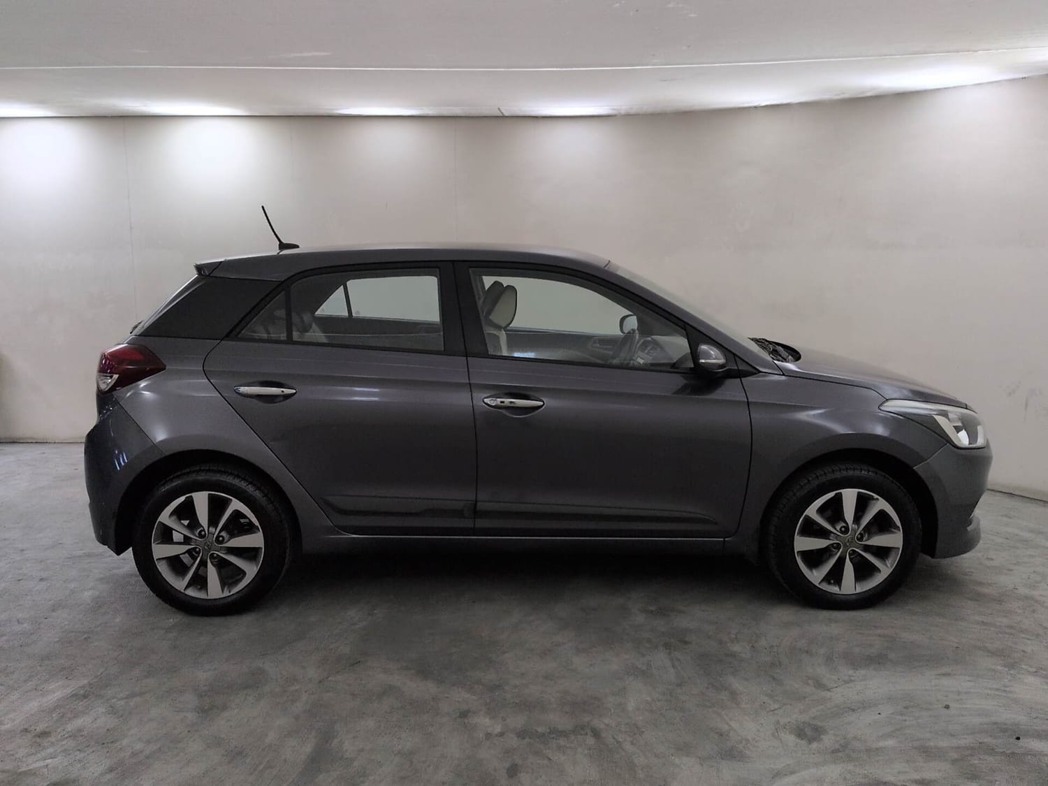 Used 2015 Hyundai Elite i20 Asta 1.2 (O) Petrol Manual exterior RIGHT SIDE VIEW