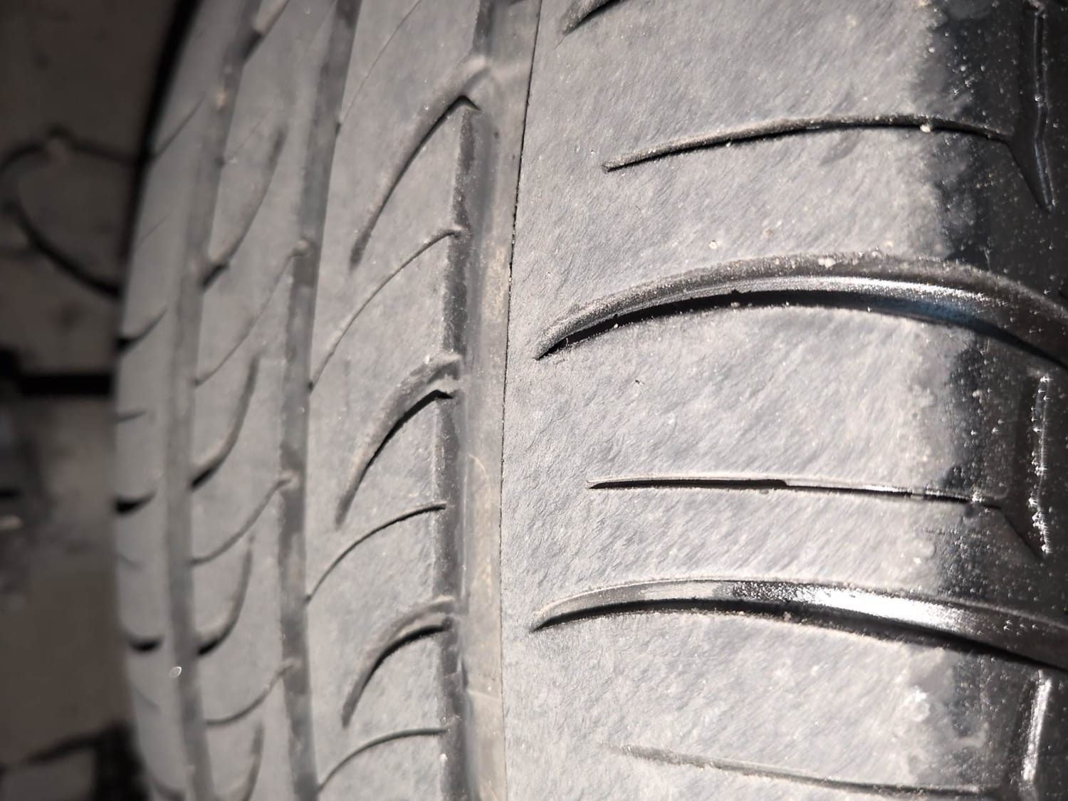 Used 2015 Hyundai Elite i20 Asta 1.2 (O) Petrol Manual tyres LEFT FRONT TYRE TREAD VIEW