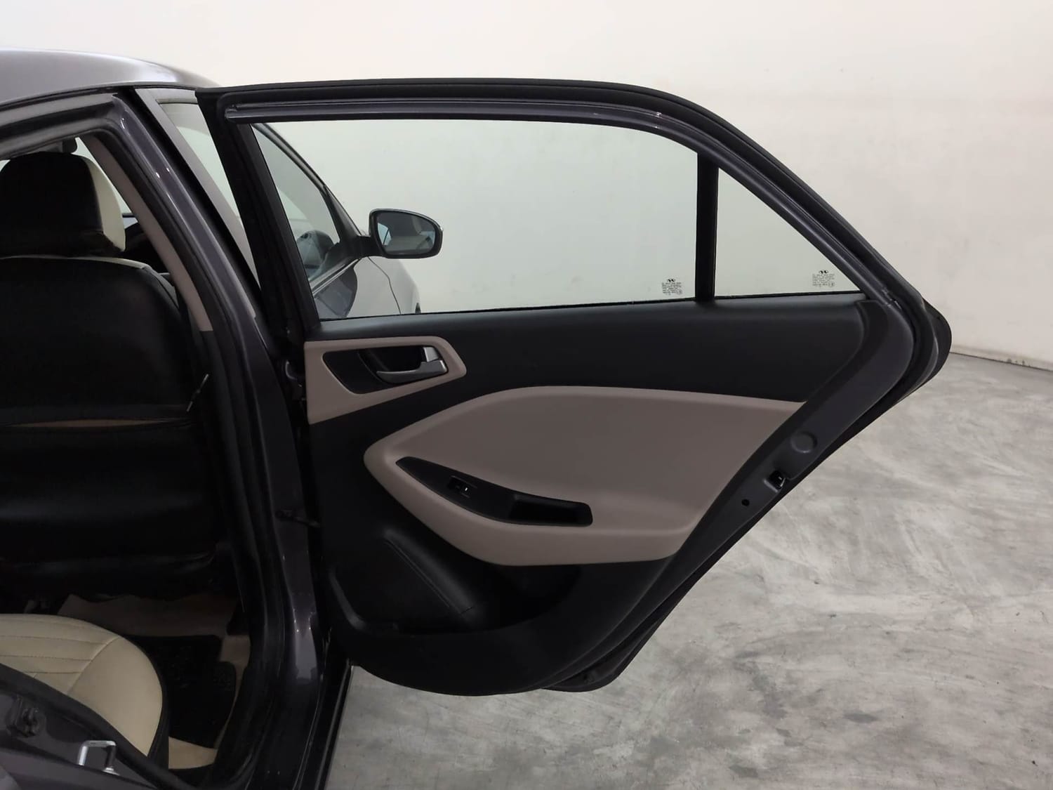 Used 2015 Hyundai Elite i20 Asta 1.2 (O) Petrol Manual interior RIGHT REAR DOOR OPEN VIEW