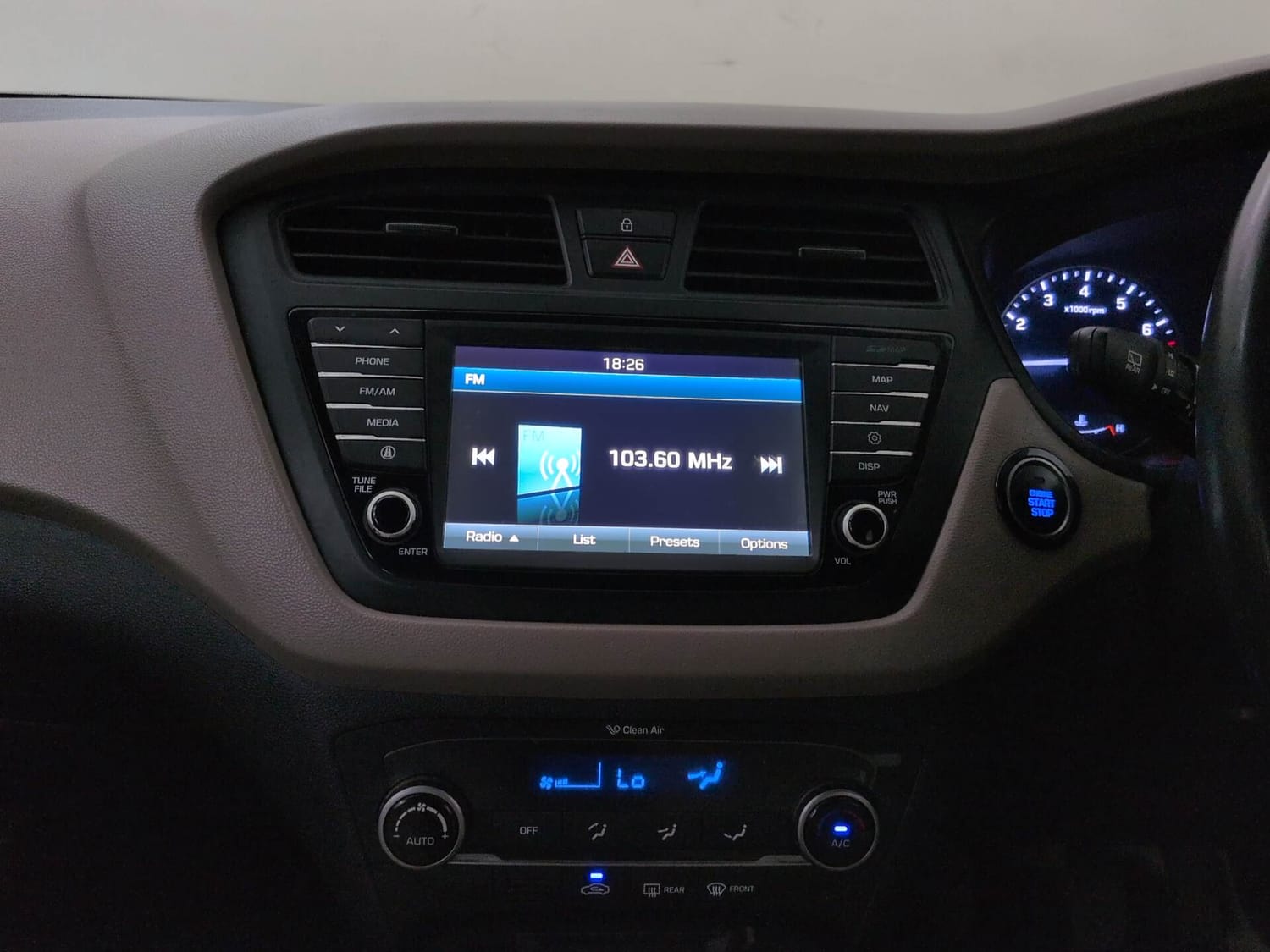 Used 2015 Hyundai Elite i20 Asta 1.2 (O) Petrol Manual interior MUSIC SYSTEM & AC CONTROL VIEW