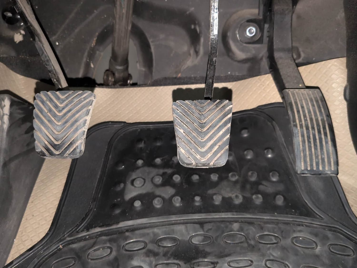 Used 2015 Hyundai Elite i20 Asta 1.2 (O) Petrol Manual interior PEDALS VIEW