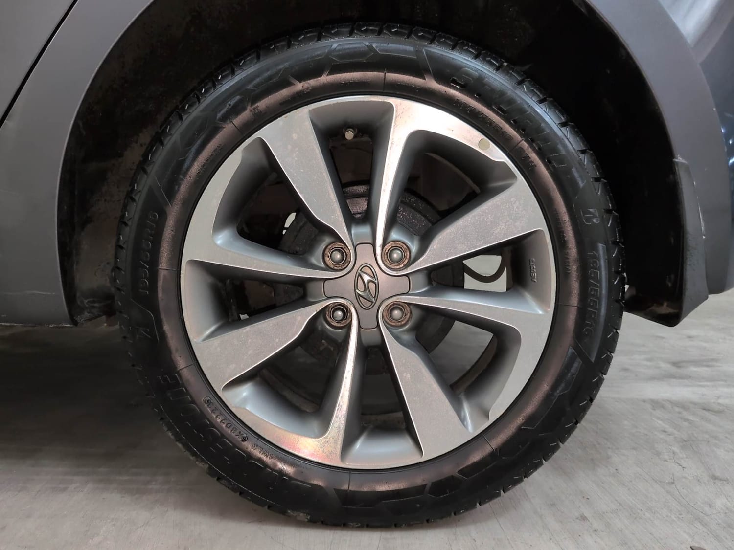 Used 2015 Hyundai Elite i20 Asta 1.2 (O) Petrol Manual tyres LEFT REAR TYRE RIM VIEW