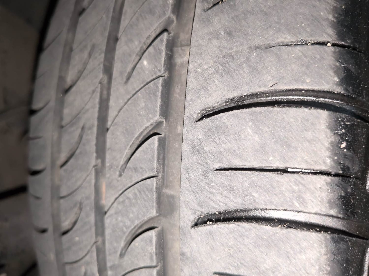 Used 2015 Hyundai Elite i20 Asta 1.2 (O) Petrol Manual tyres RIGHT FRONT TYRE TREAD VIEW