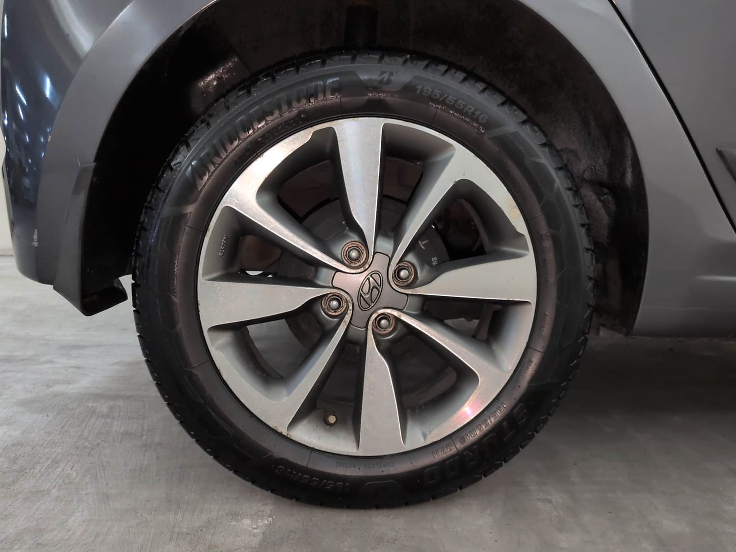 Used 2015 Hyundai Elite i20 Asta 1.2 (O) Petrol Manual tyres RIGHT REAR TYRE RIM VIEW