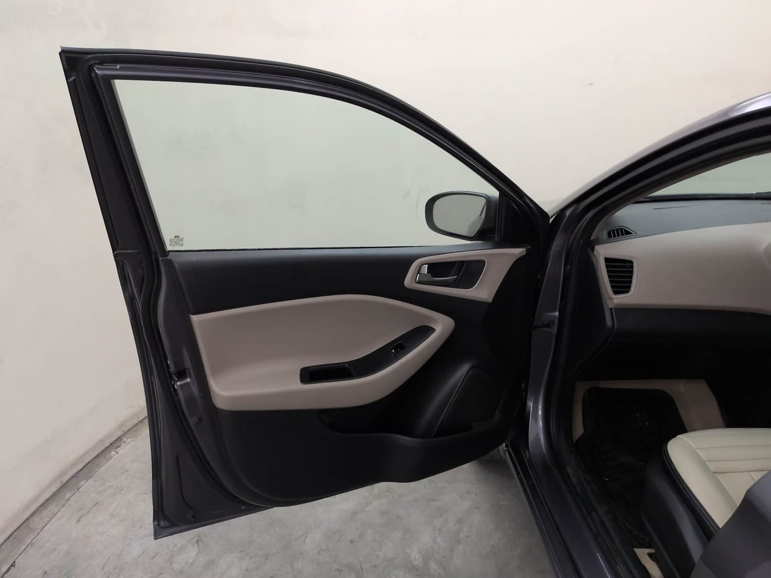 Used 2015 Hyundai Elite i20 Asta 1.2 (O) Petrol Manual interior LEFT FRONT DOOR OPEN VIEW