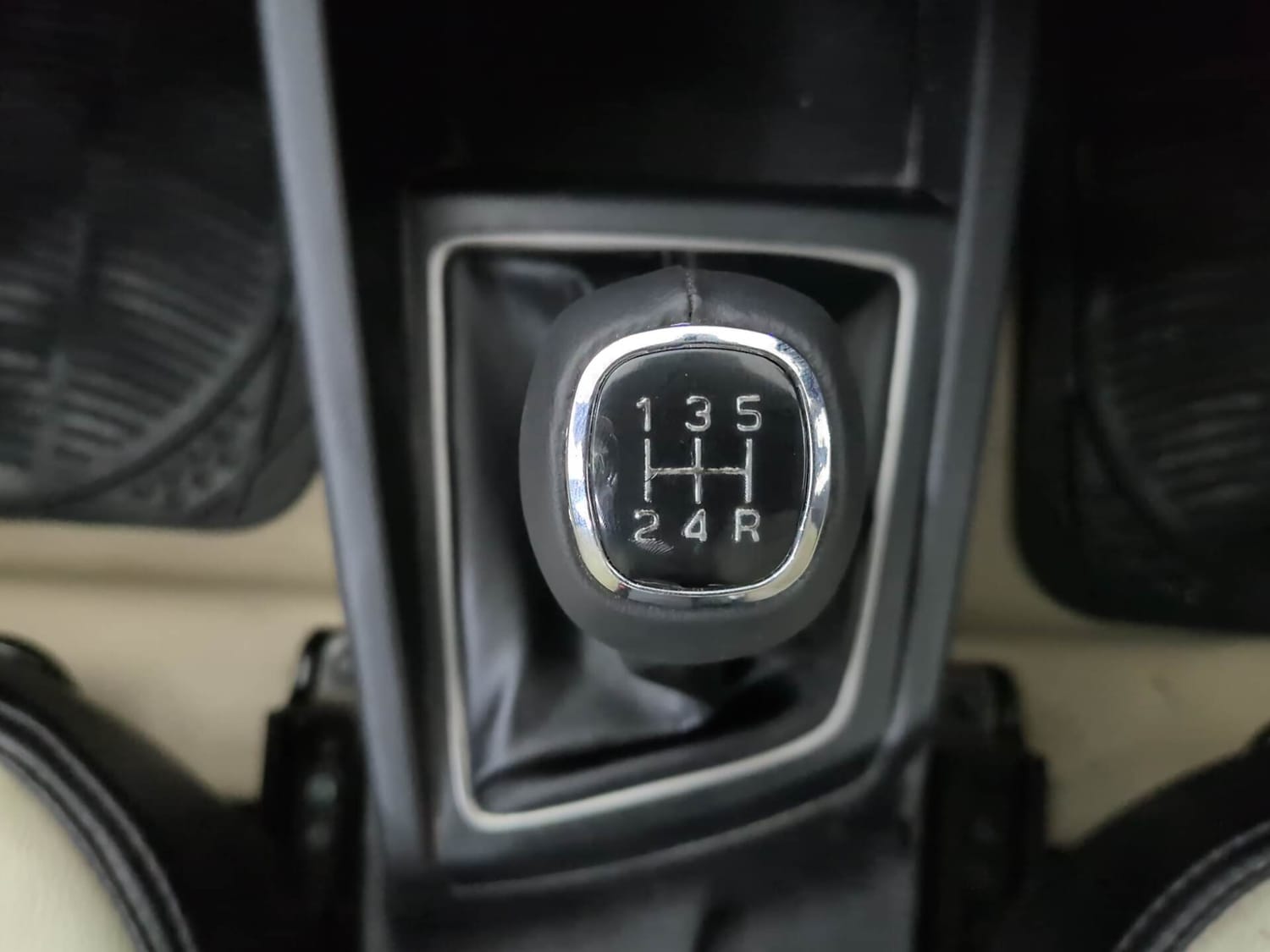 Used 2015 Hyundai Elite i20 Asta 1.2 (O) Petrol Manual interior GEAR  KNOB VIEW