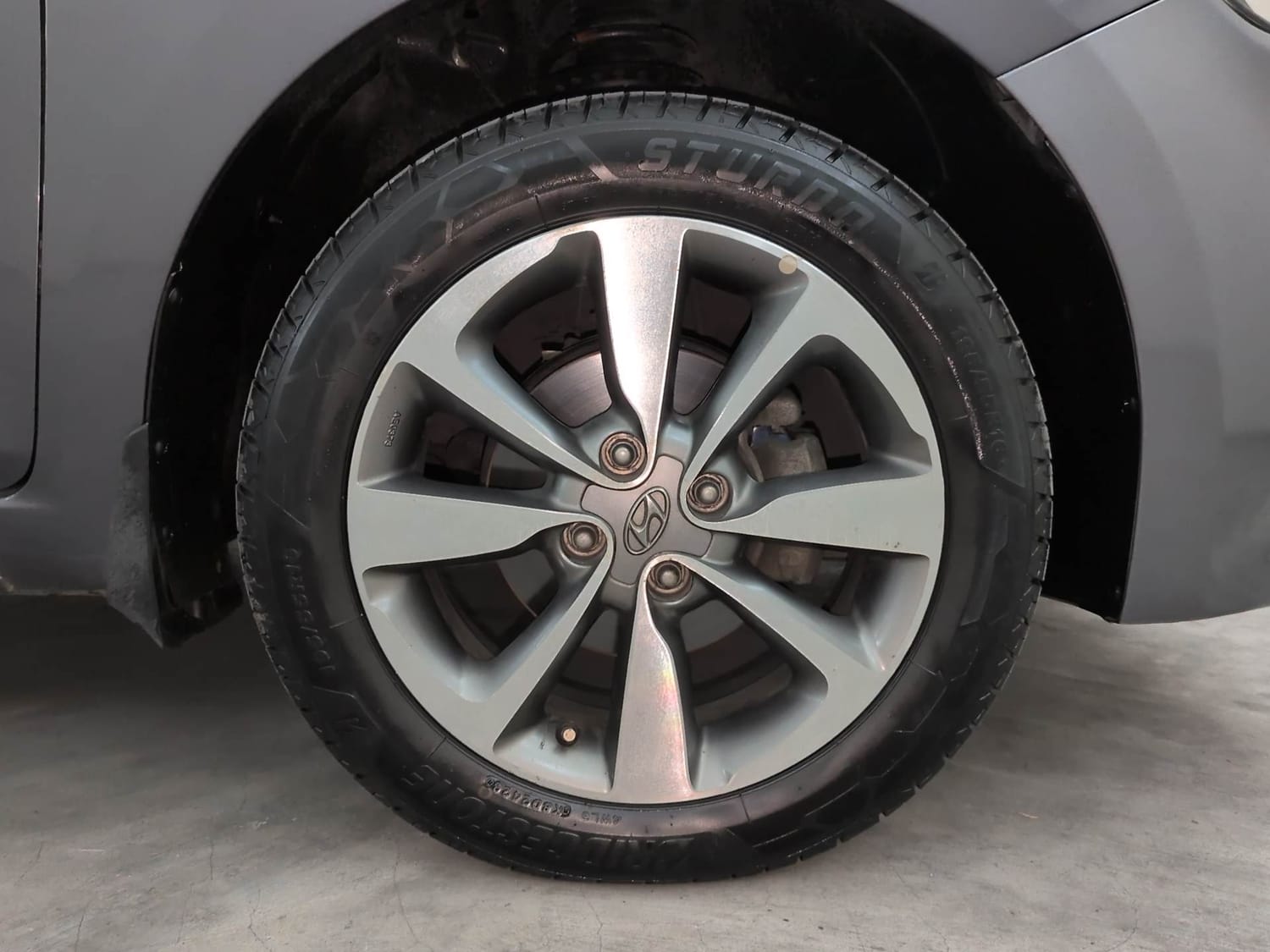 Used 2015 Hyundai Elite i20 Asta 1.2 (O) Petrol Manual tyres RIGHT FRONT TYRE RIM VIEW