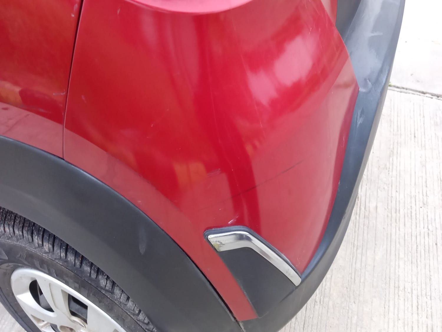 Used 2017 Renault Kwid 1.0 RXT AMT Opt Petrol Automatic dents MINOR SCRATCH