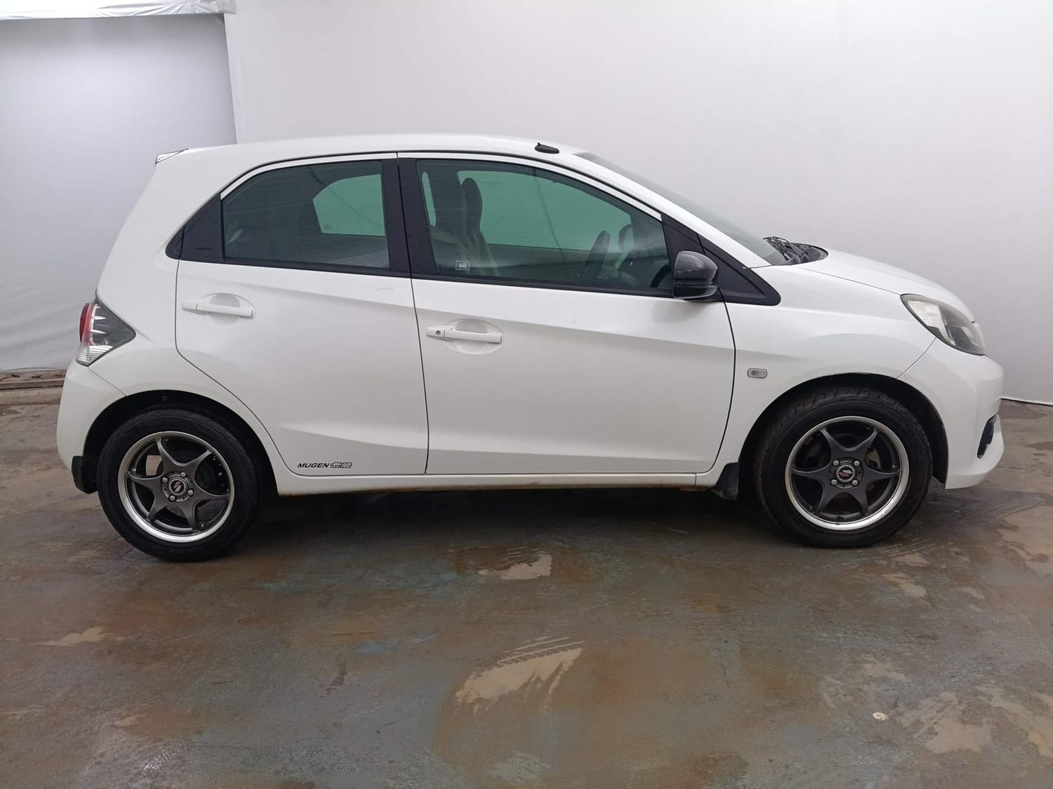 Used 2016 Honda Brio S MT Petrol Manual exterior RIGHT SIDE VIEW