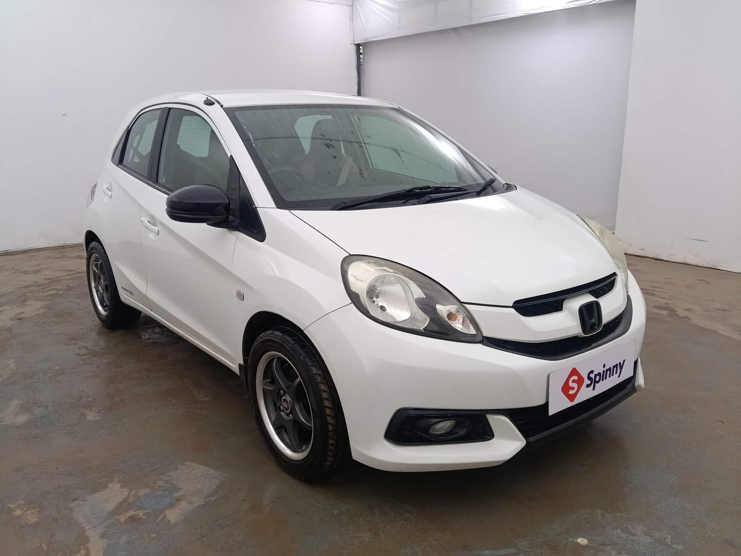 Used 2016 Honda Brio S MT Petrol Manual exterior RIGHT FRONT CORNER VIEW