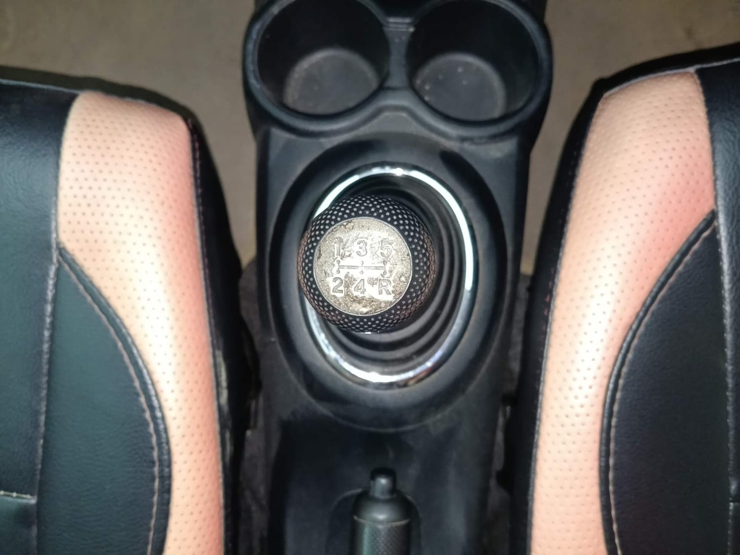 Used 2016 Honda Brio S MT Petrol Manual interior GEAR  KNOB VIEW