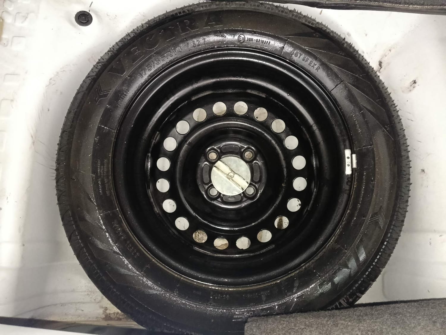 Used 2016 Honda Brio S MT Petrol Manual tyres SPARE TYRE VIEW