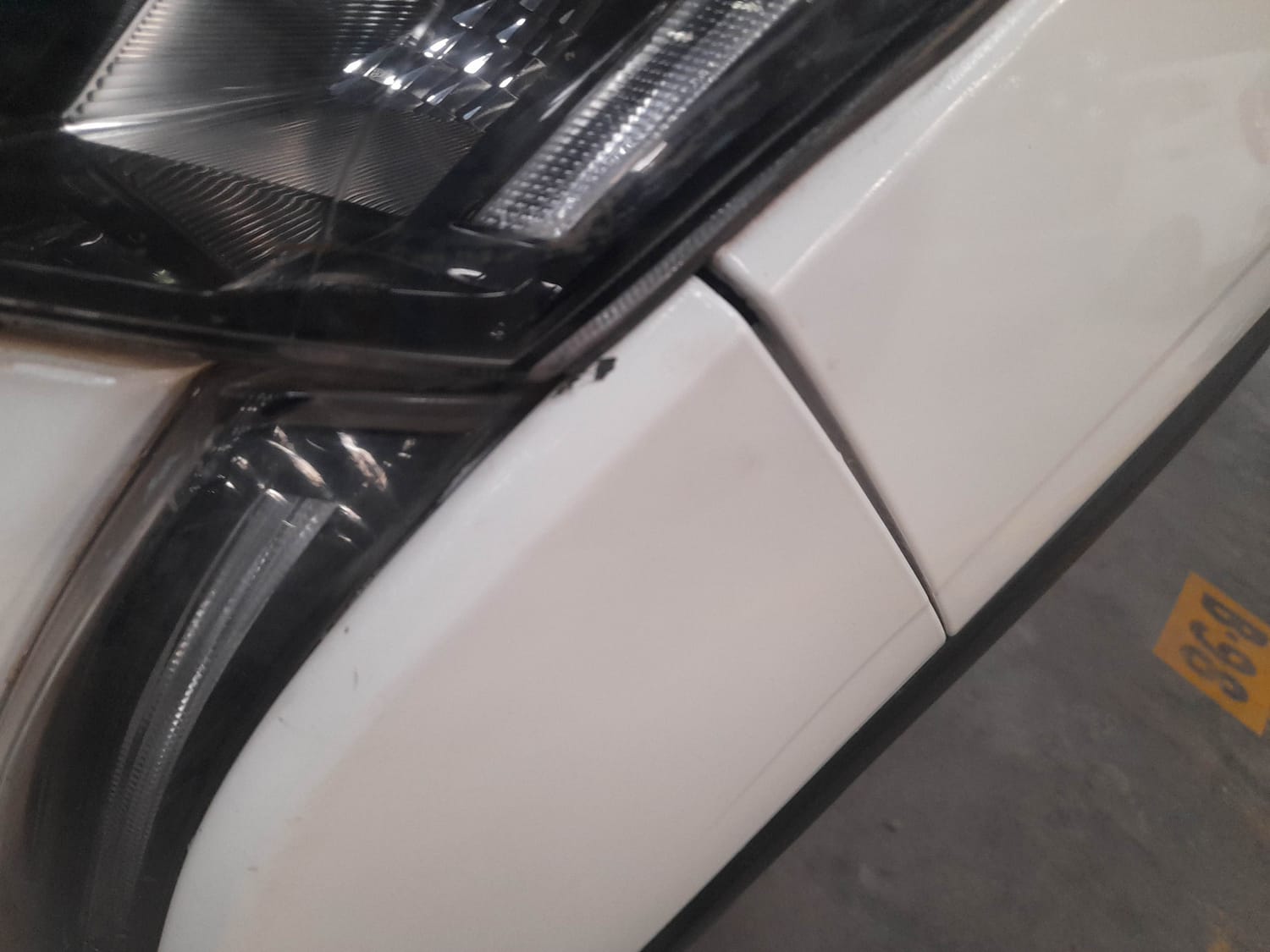 Used 2021 Mahindra XUV 300 W8 (O) 1.5 Diesel Diesel Manual dents MINOR SCRATCH