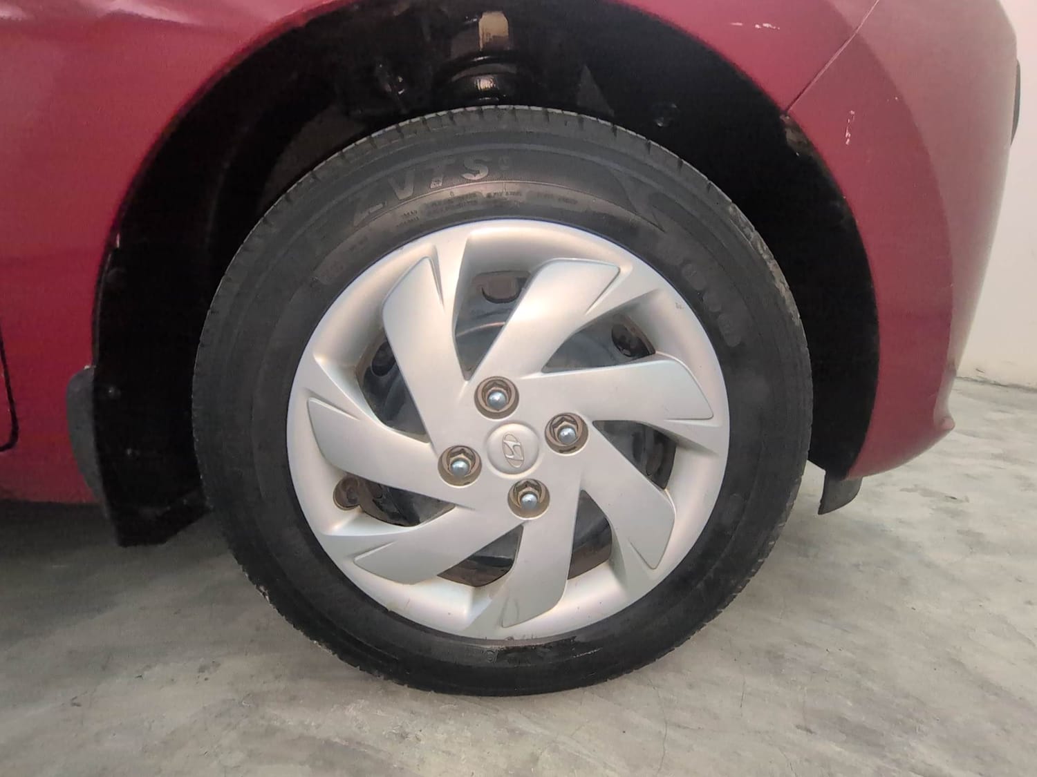 Used 2020 Hyundai Santro Asta AMT Petrol Automatic tyres RIGHT FRONT TYRE RIM VIEW