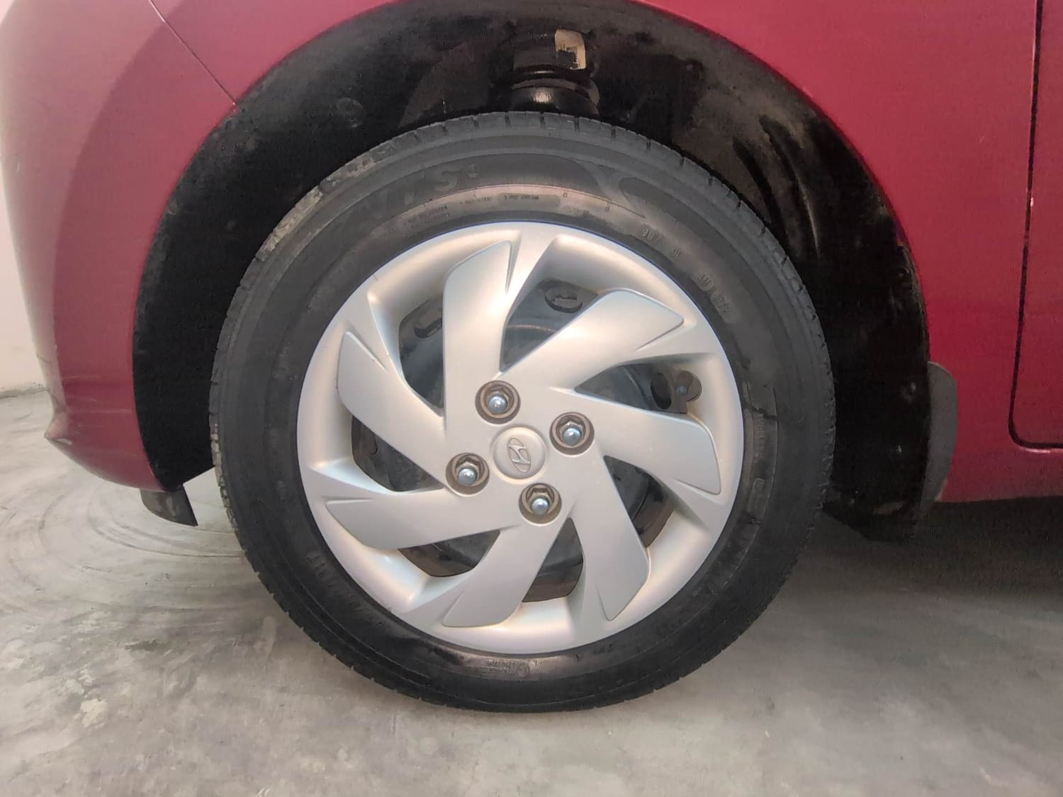 Used 2020 Hyundai Santro Asta AMT Petrol Automatic tyres LEFT FRONT TYRE RIM VIEW